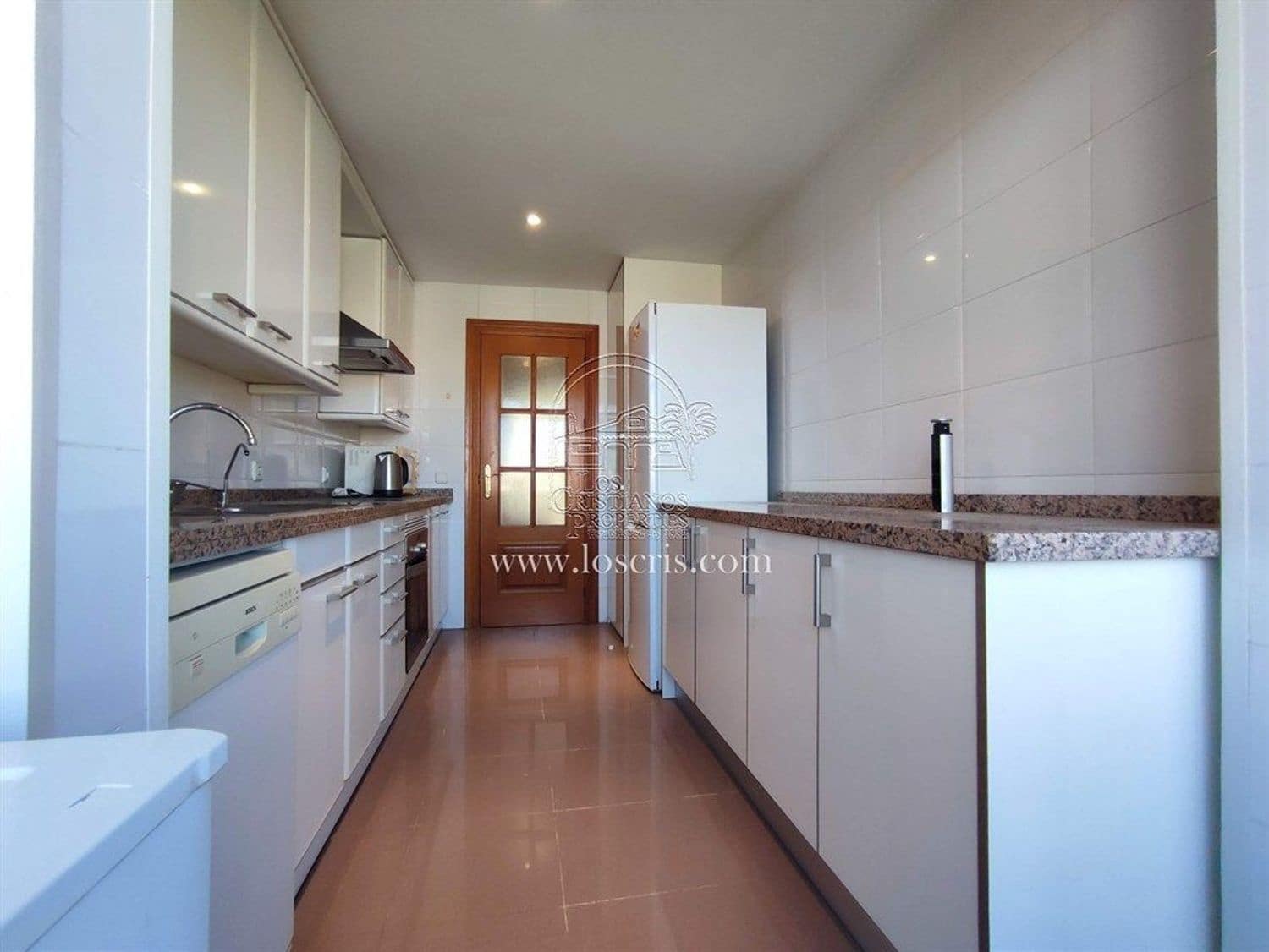 Apartamento de 2 habitaciones en Los Cristianos en venta con piscina garaje - 435.000 € (Ref: 9371181)