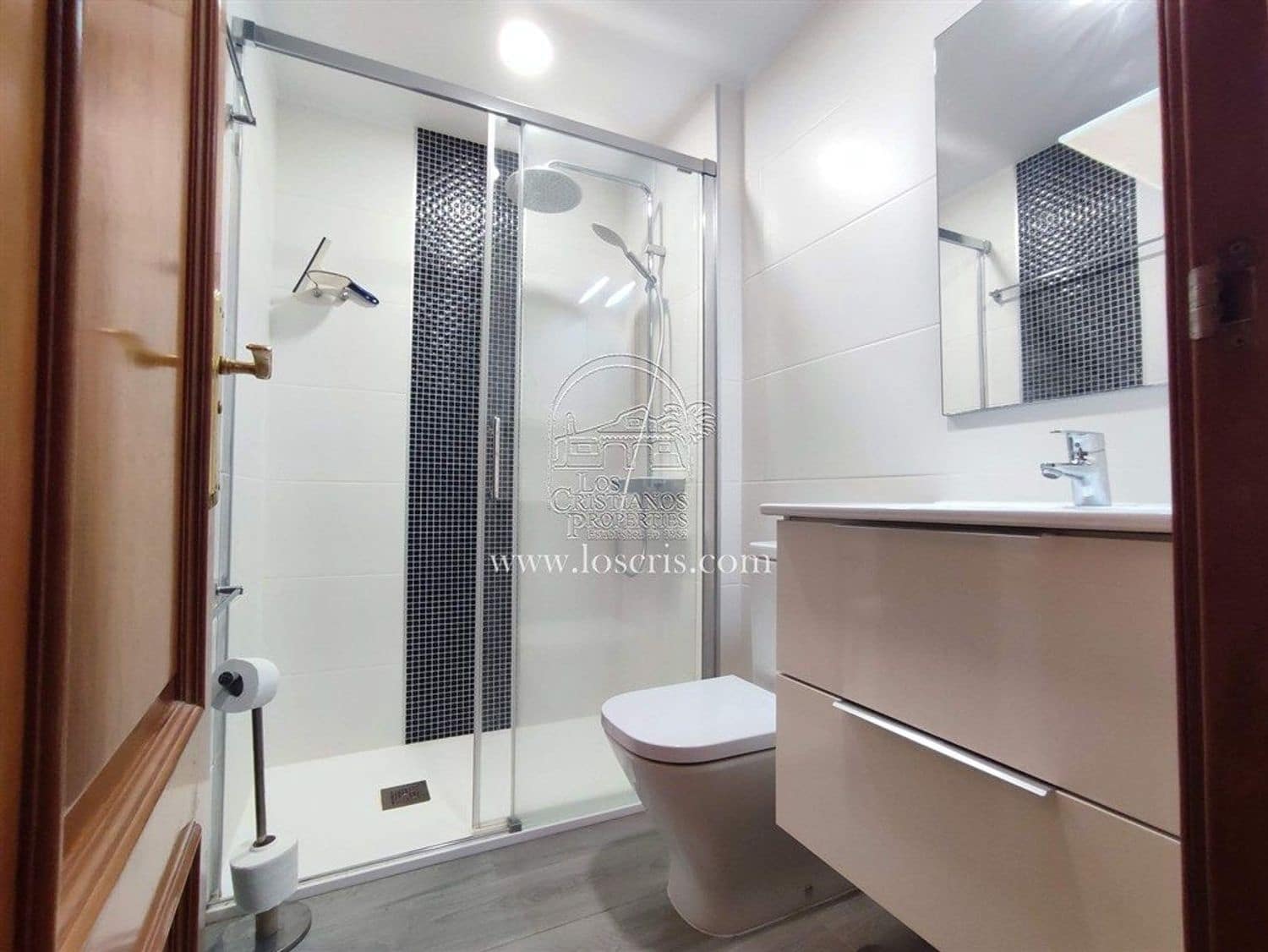 Apartamento de 2 habitaciones en Los Cristianos en venta con piscina garaje - 435.000 € (Ref: 9371181)