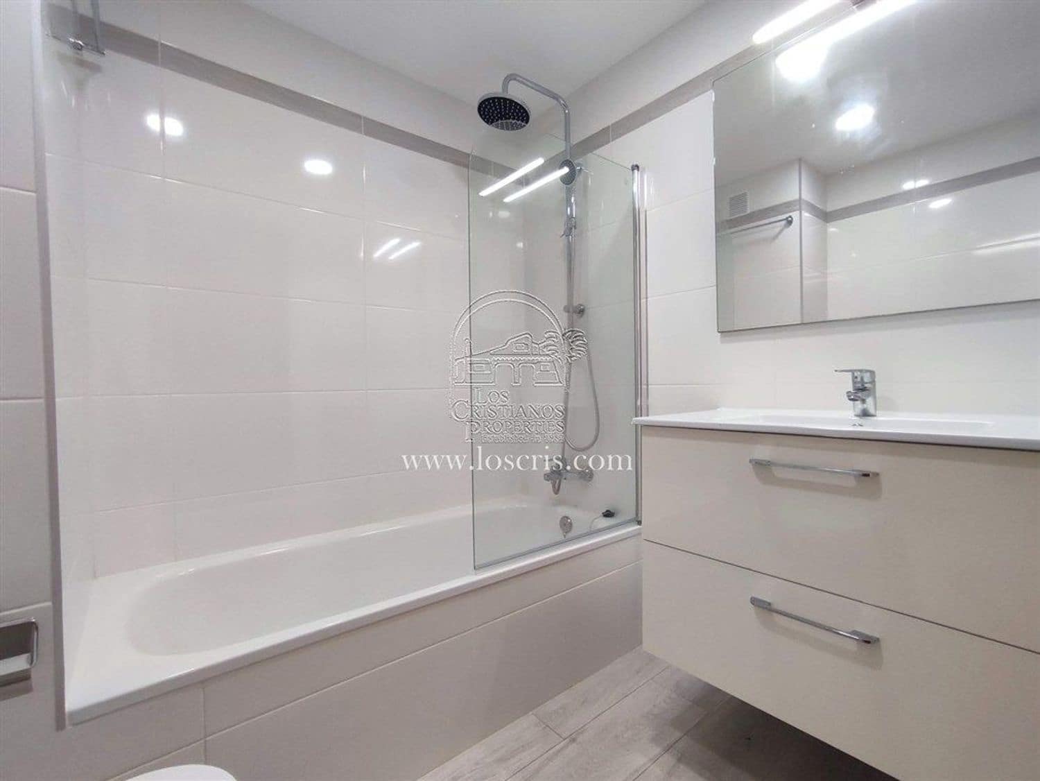 Apartamento de 2 habitaciones en Los Cristianos en venta con piscina garaje - 435.000 € (Ref: 9371181)