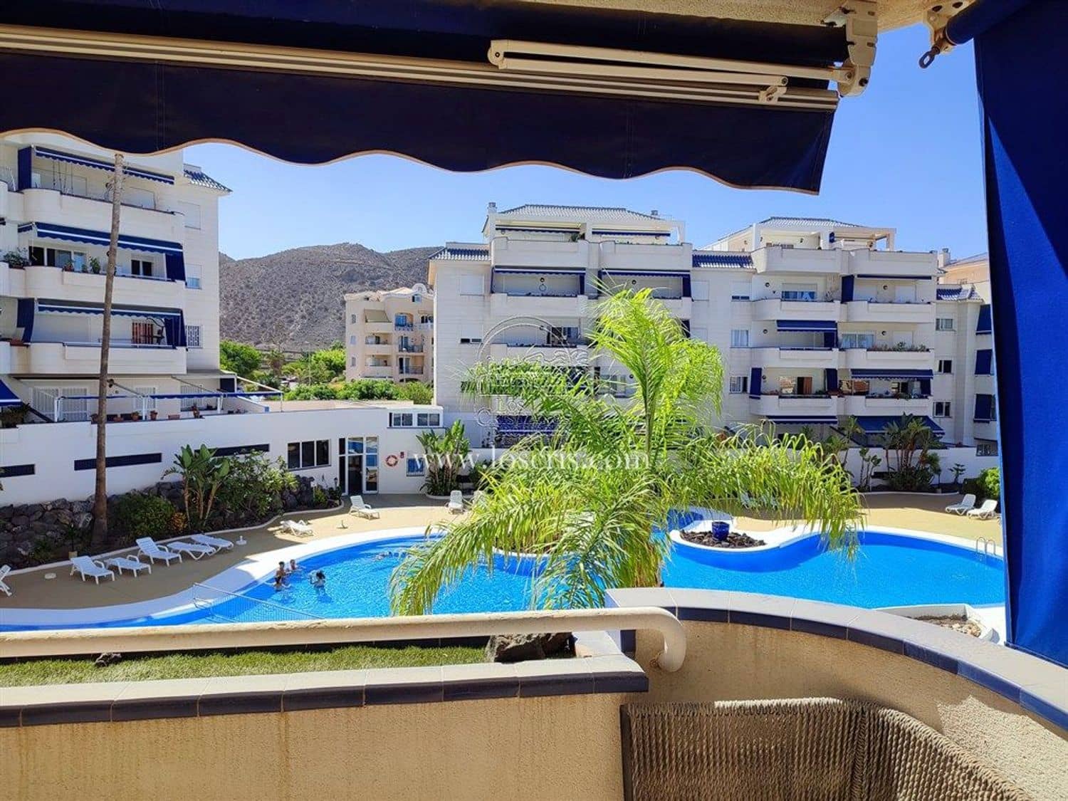 Apartamento de 2 habitaciones en Los Cristianos en venta con piscina garaje - 435.000 € (Ref: 9371181)