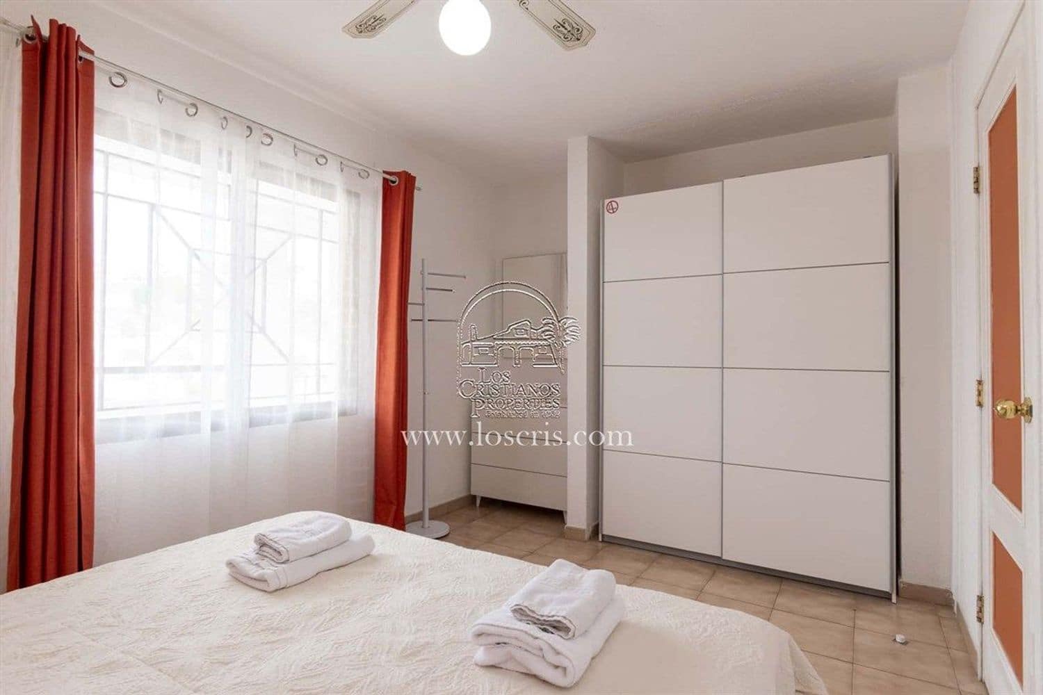 1 sypialnia Apartament na sprzedaż w Los Cristianos z basenem garażem - 290 000 € (Ref: 9415360)