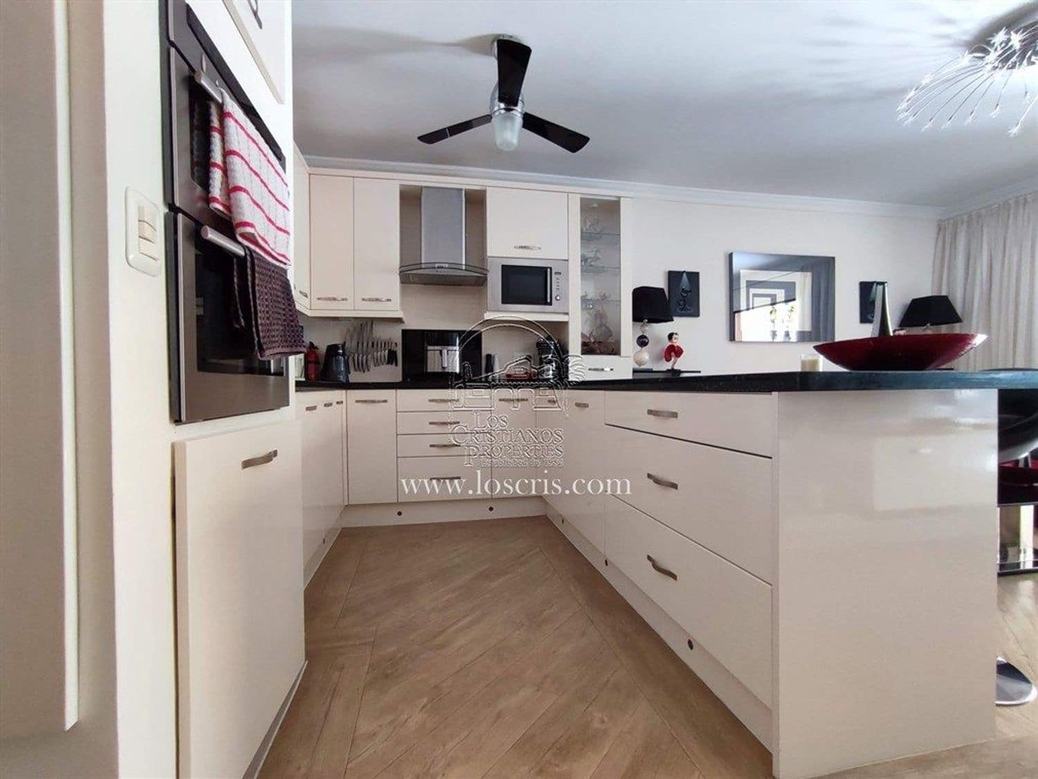 1 chambre Appartement à vendre à Los Cristianos avec piscine garage - 295 000 € (Ref: 9470301)