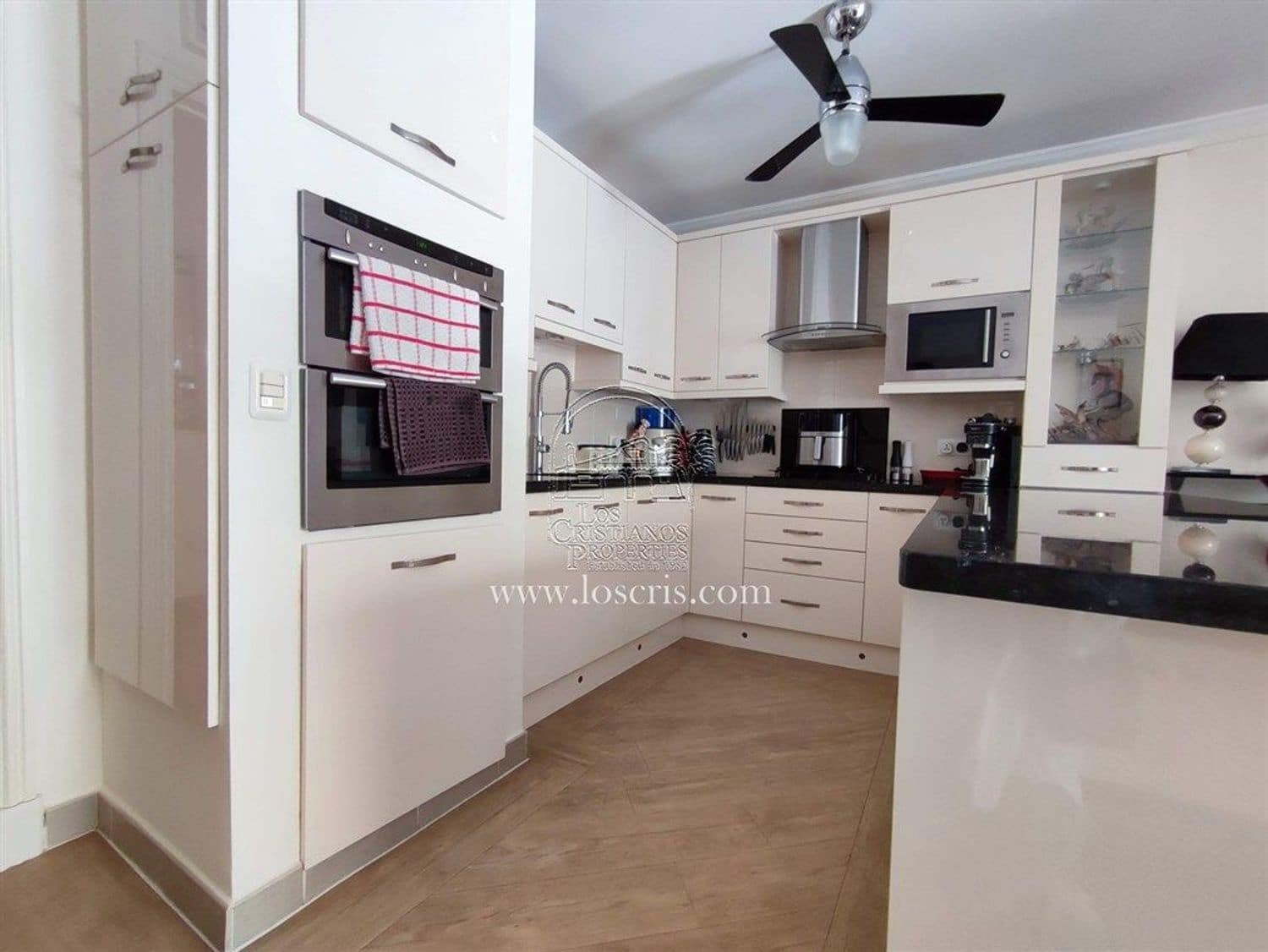 1 chambre Appartement à vendre à Los Cristianos avec piscine garage - 295 000 € (Ref: 9470301)