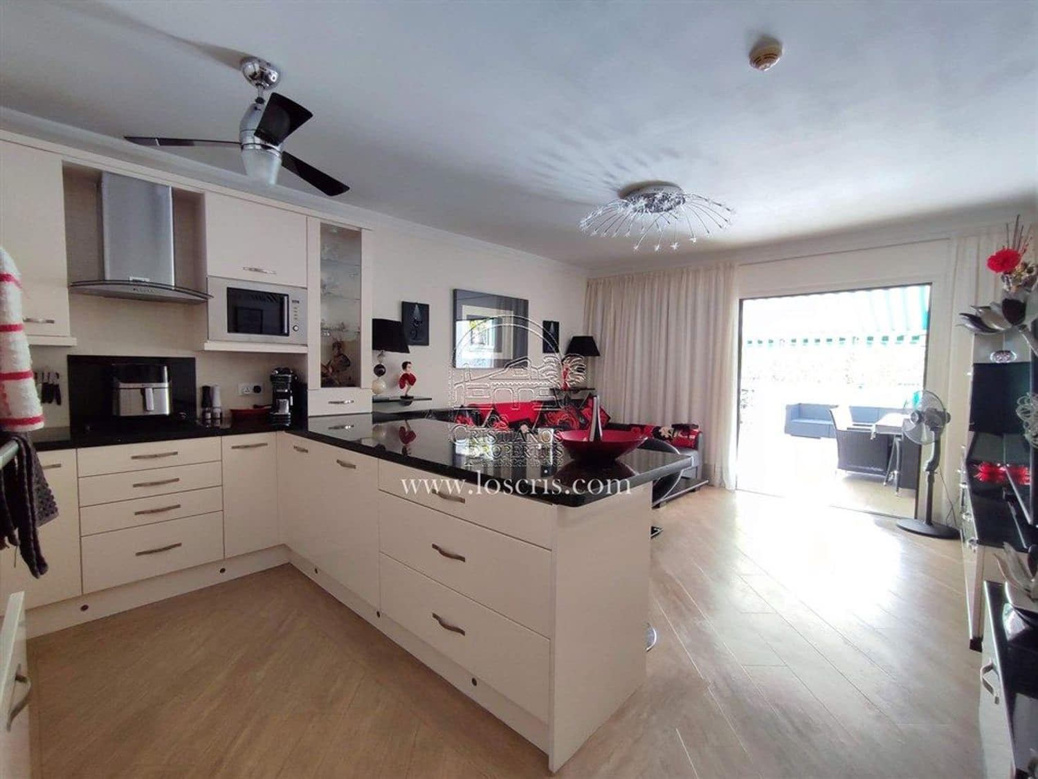 1 chambre Appartement à vendre à Los Cristianos avec piscine garage - 295 000 € (Ref: 9470301)