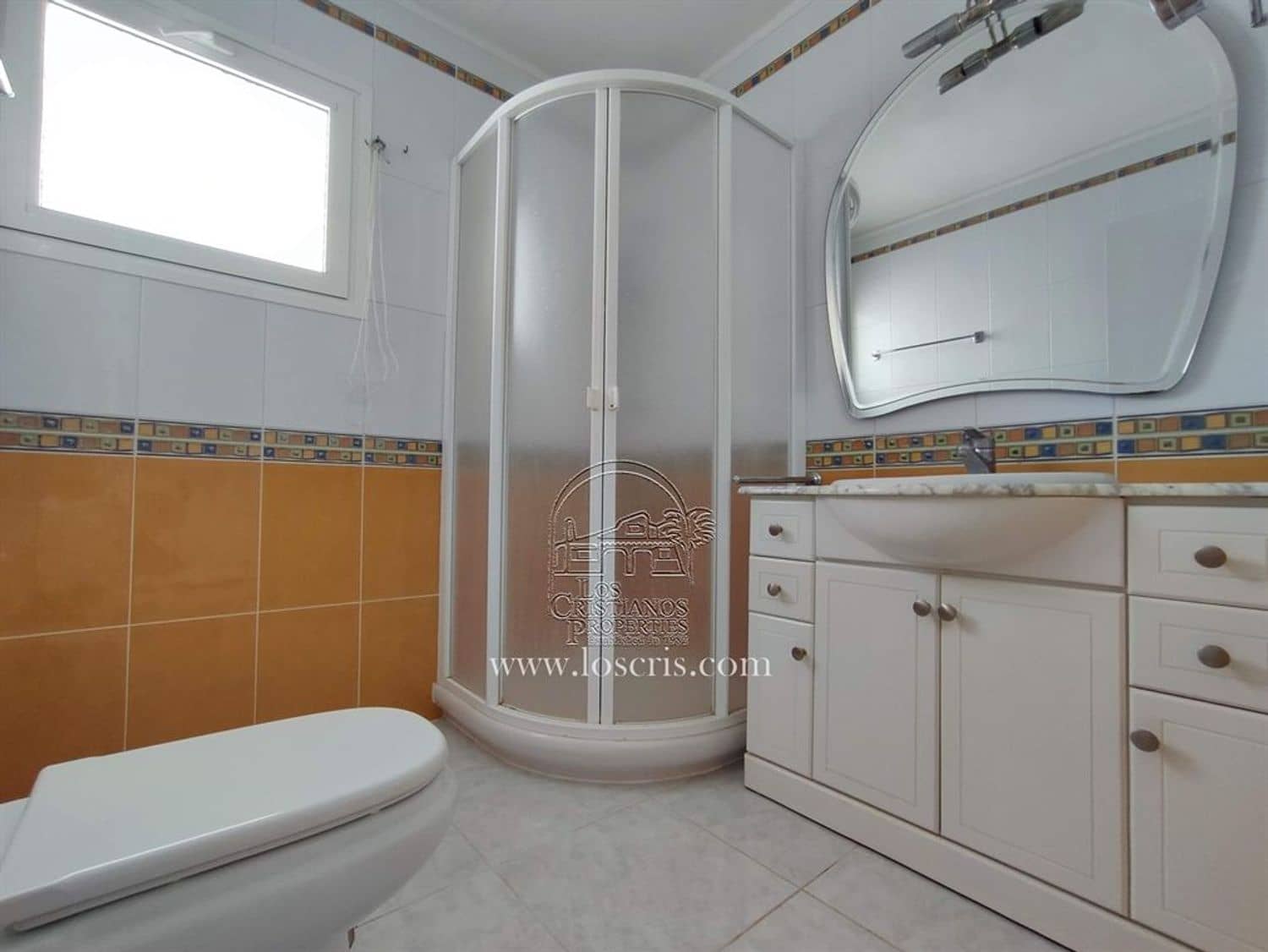 2 bedroom Apartment for sale in Los Cristianos with pool garage - € 400,000 (Ref: 9483829)