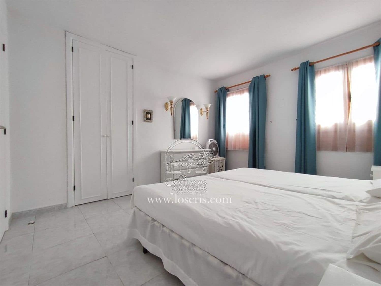 2 bedroom Apartment for sale in Los Cristianos with pool garage - € 400,000 (Ref: 9483829)