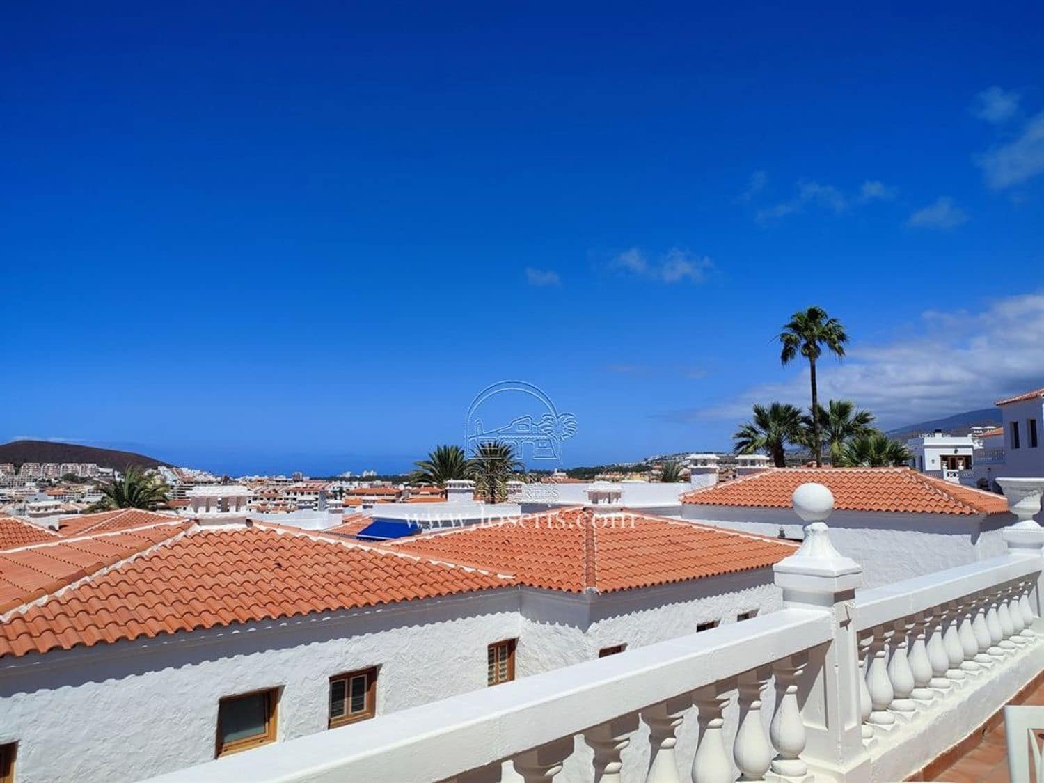 2 bedroom Apartment for sale in Los Cristianos with pool garage - € 400,000 (Ref: 9483829)