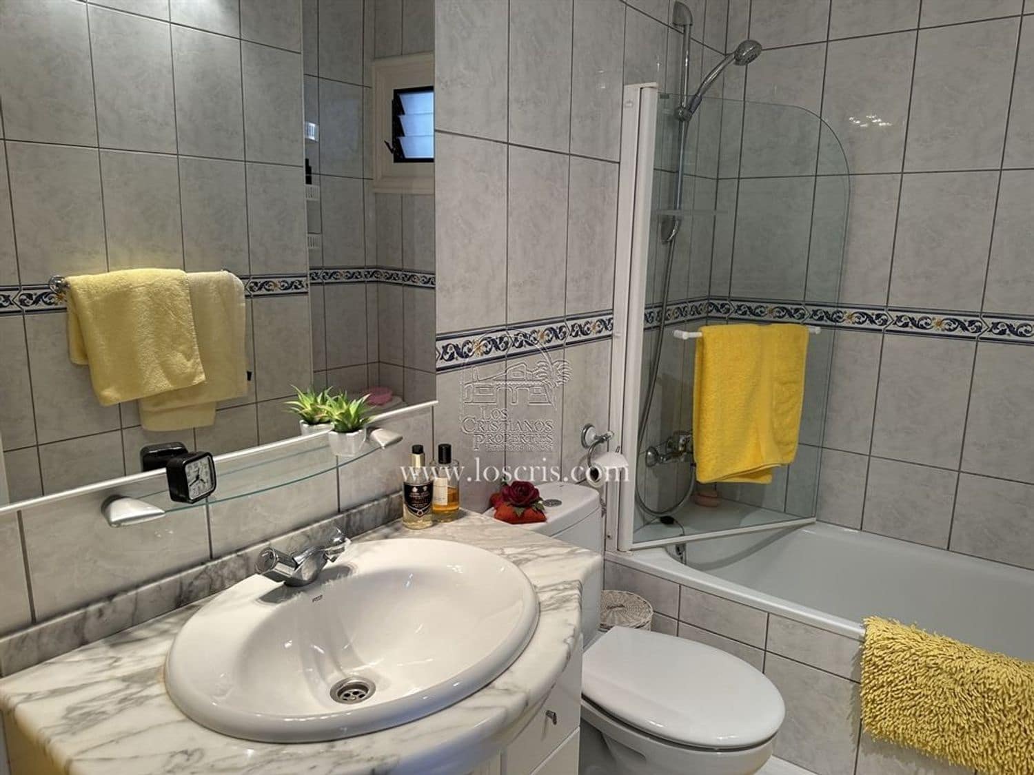 2 soveværelse Lejlighed til salg i Los Cristianos med swimmingpool garage - € 395.000 (Ref: 9523928)