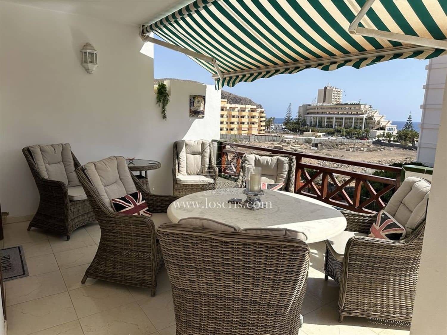 2 soveværelse Lejlighed til salg i Los Cristianos med swimmingpool garage - € 395.000 (Ref: 9523928)