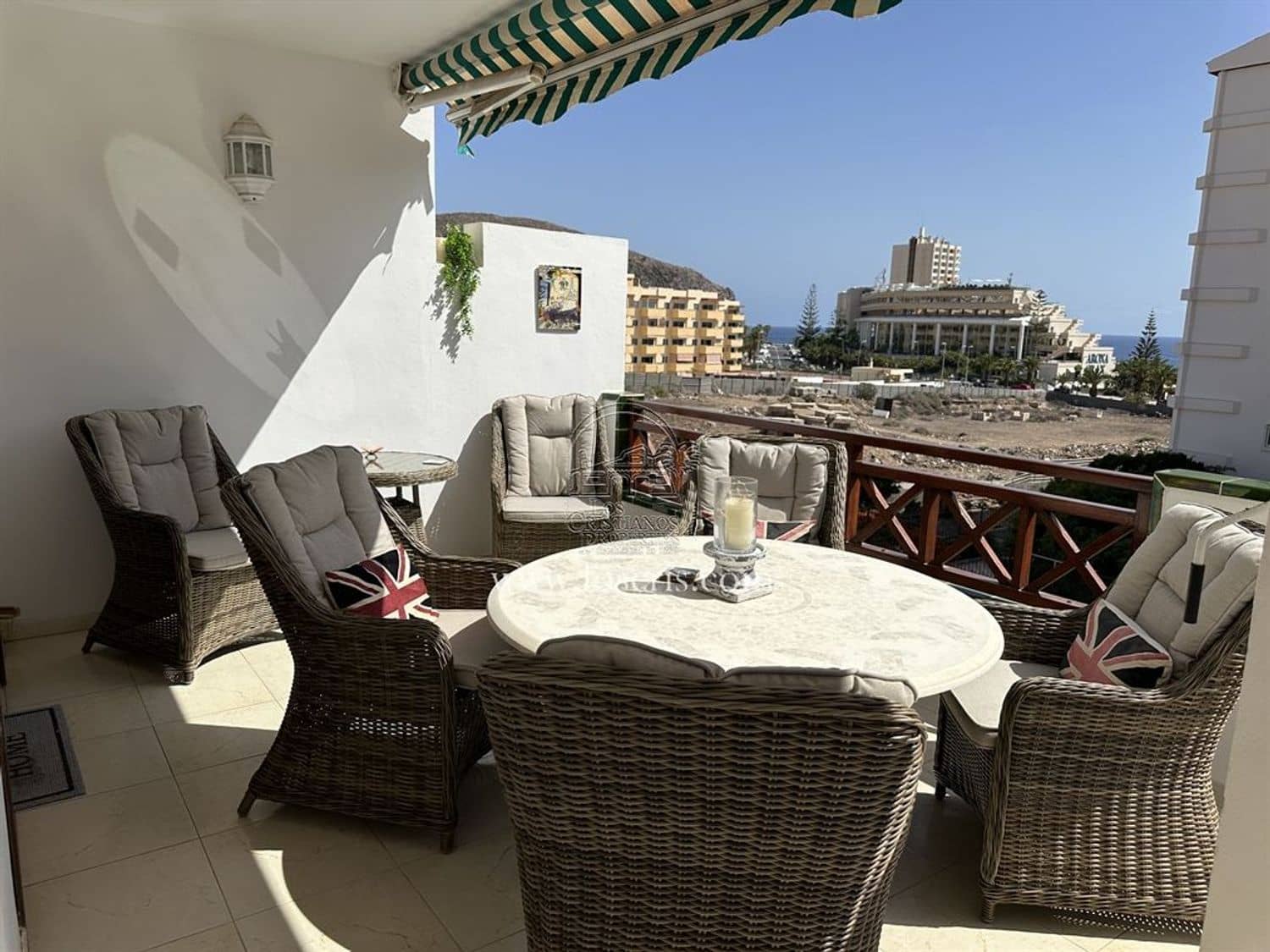 2 soveværelse Lejlighed til salg i Los Cristianos med swimmingpool garage - € 395.000 (Ref: 9523928)