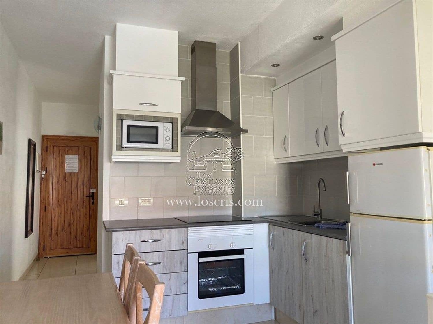 1 soverom Leilighet til salgs i Los Cristianos med svømmebasseng garasje - € 298 000 (Ref: 9550734)