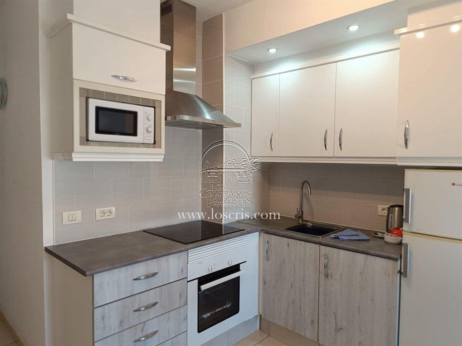 1 soverom Leilighet til salgs i Los Cristianos med svømmebasseng garasje - € 298 000 (Ref: 9550734)