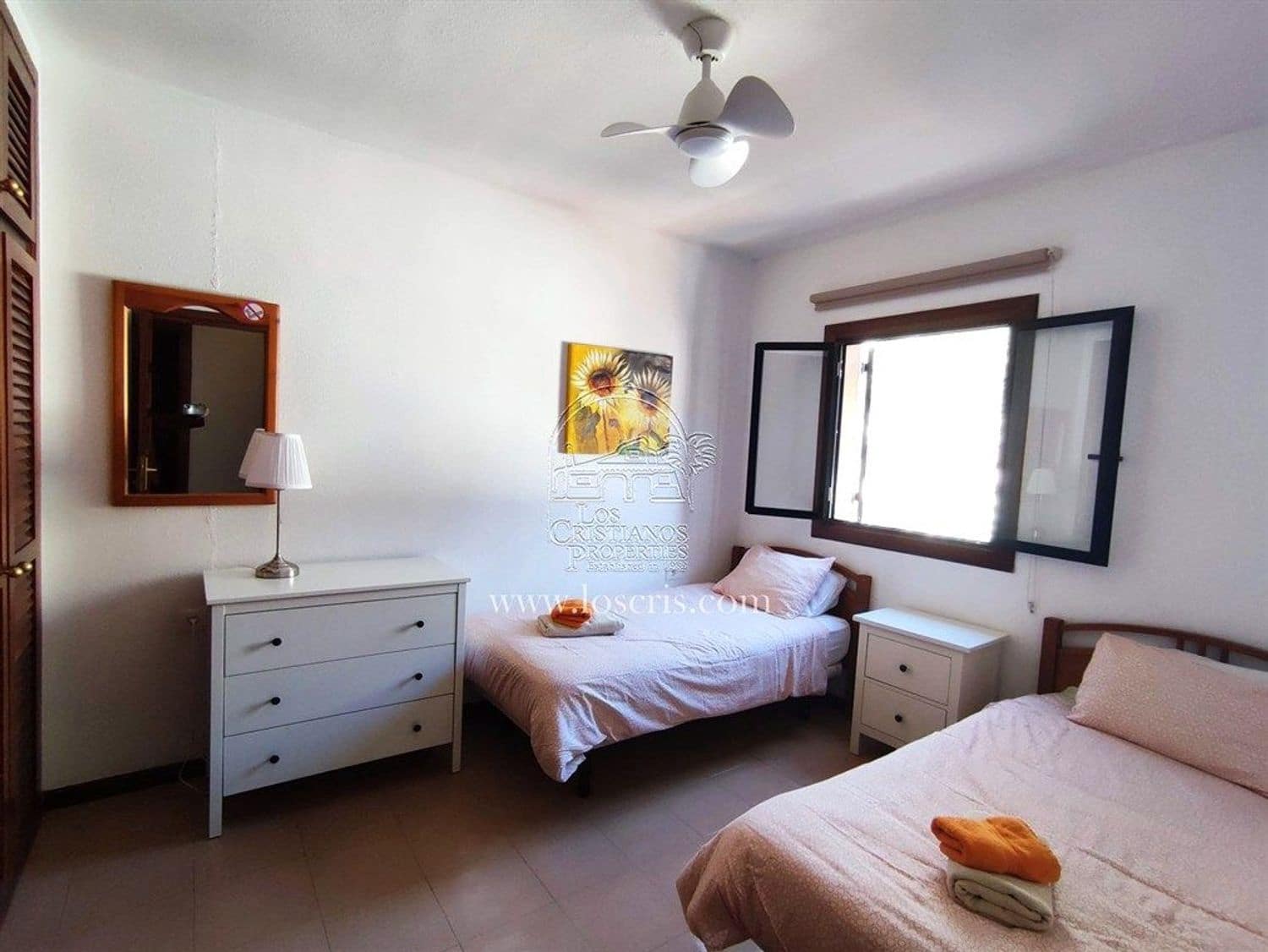 2 bedroom Apartment for sale in Los Cristianos with pool garage - € 370,000 (Ref: 9665653)