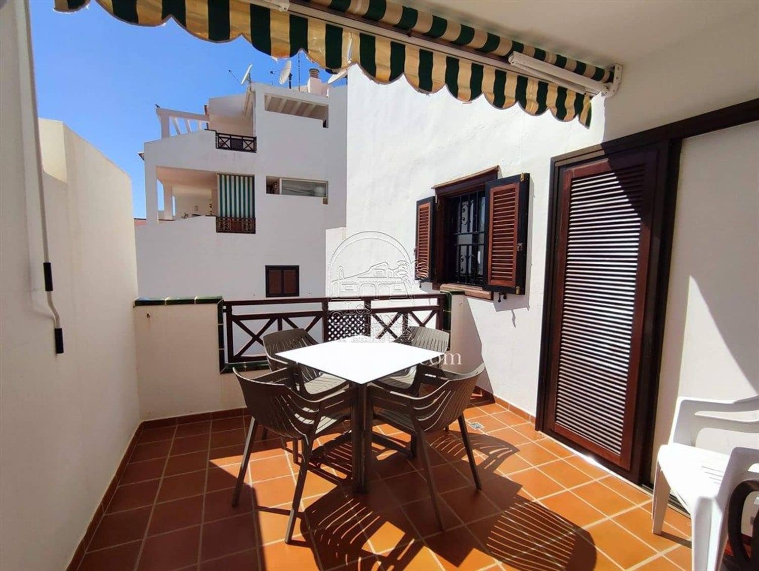 2 bedroom Apartment for sale in Los Cristianos with pool garage - € 370,000 (Ref: 9665653)