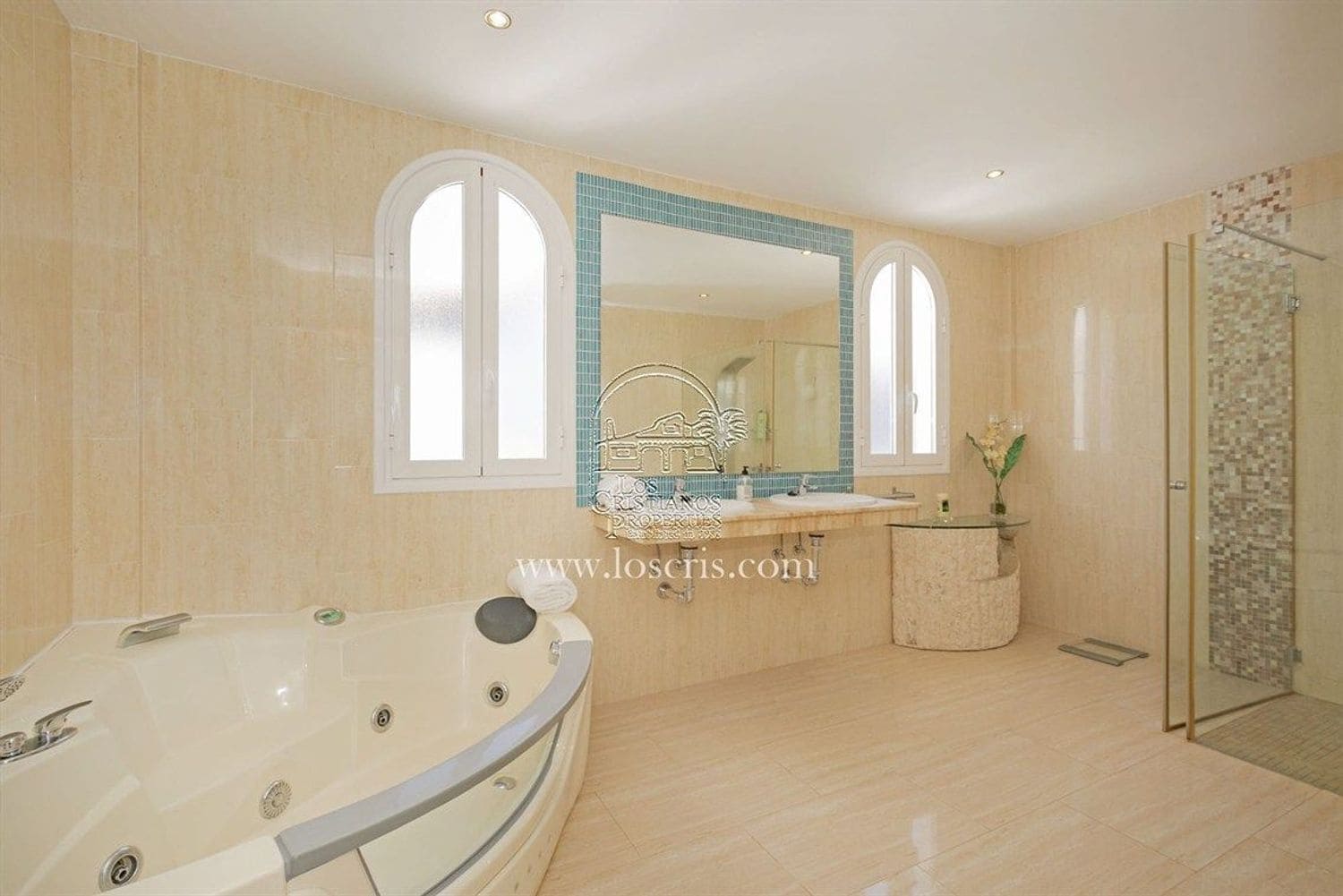 8 chambre Villa/Maison à vendre à Costa Adeje avec piscine garage - 1 450 000 € (Ref: 9673719)