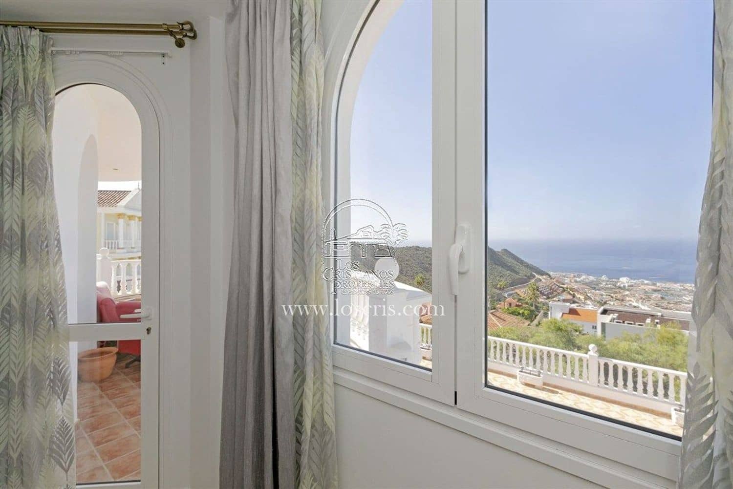 8 chambre Villa/Maison à vendre à Costa Adeje avec piscine garage - 1 450 000 € (Ref: 9673719)