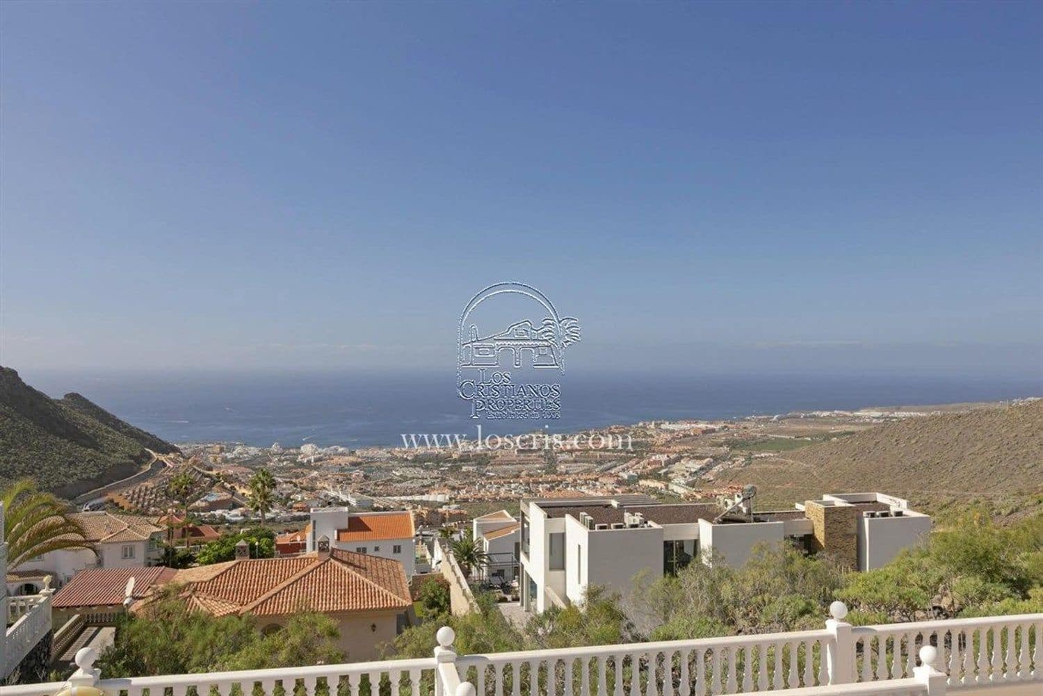 8 chambre Villa/Maison à vendre à Costa Adeje avec piscine garage - 1 450 000 € (Ref: 9673719)