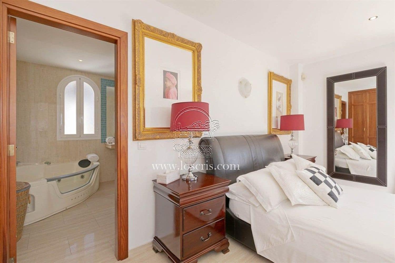 8 chambre Villa/Maison à vendre à Costa Adeje avec piscine garage - 1 450 000 € (Ref: 9673719)