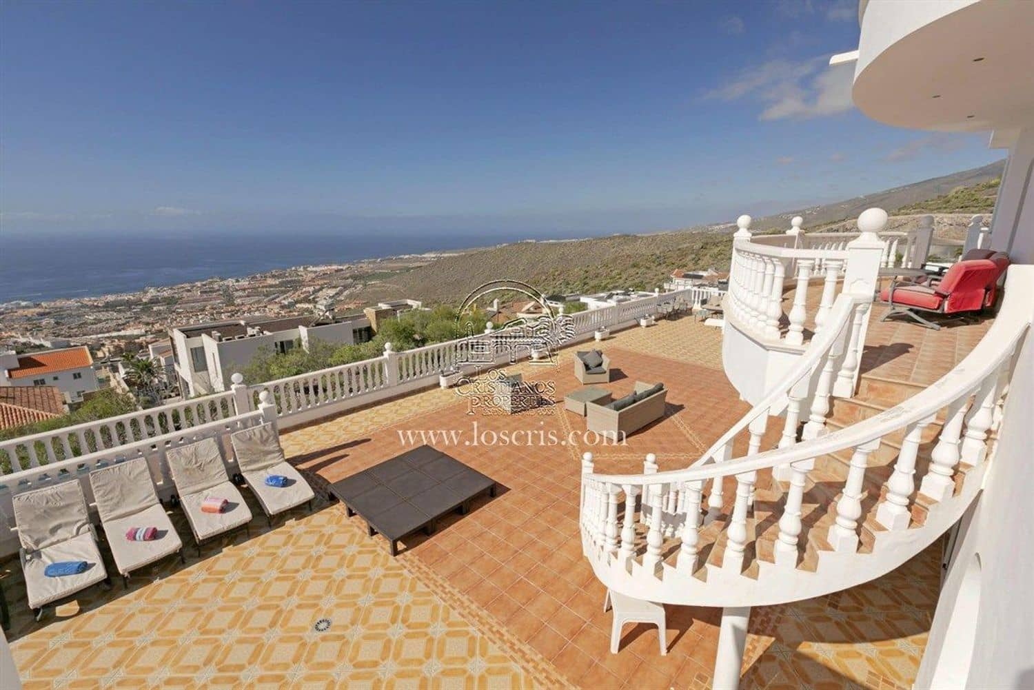 8 chambre Villa/Maison à vendre à Costa Adeje avec piscine garage - 1 450 000 € (Ref: 9673719)