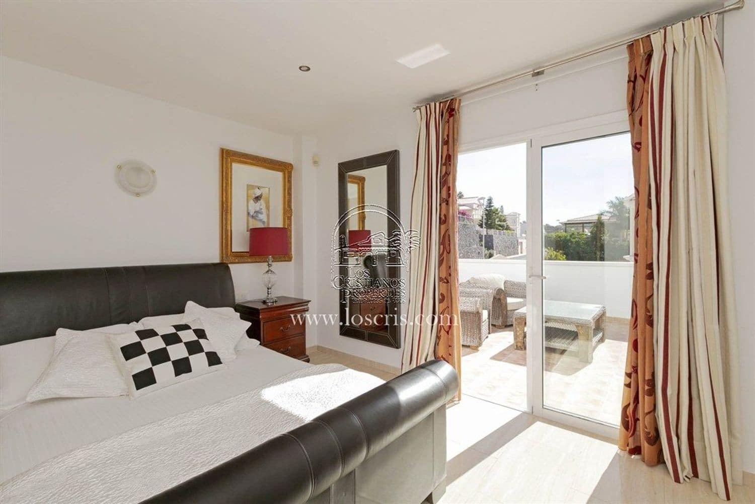 8 chambre Villa/Maison à vendre à Costa Adeje avec piscine garage - 1 450 000 € (Ref: 9673719)