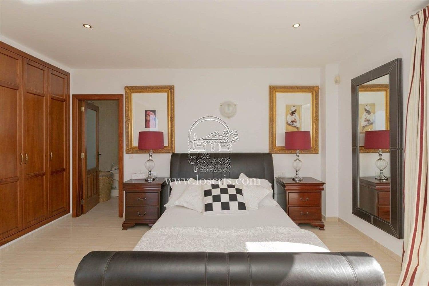 8 chambre Villa/Maison à vendre à Costa Adeje avec piscine garage - 1 450 000 € (Ref: 9673719)