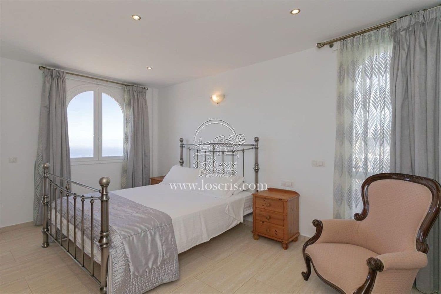 8 chambre Villa/Maison à vendre à Costa Adeje avec piscine garage - 1 450 000 € (Ref: 9673719)