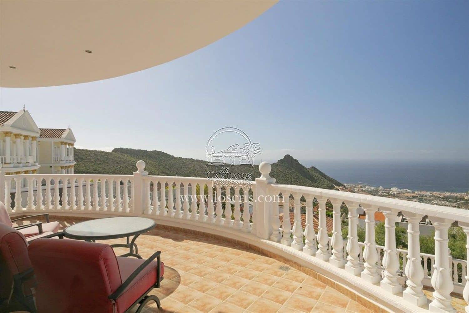 8 chambre Villa/Maison à vendre à Costa Adeje avec piscine garage - 1 450 000 € (Ref: 9673719)