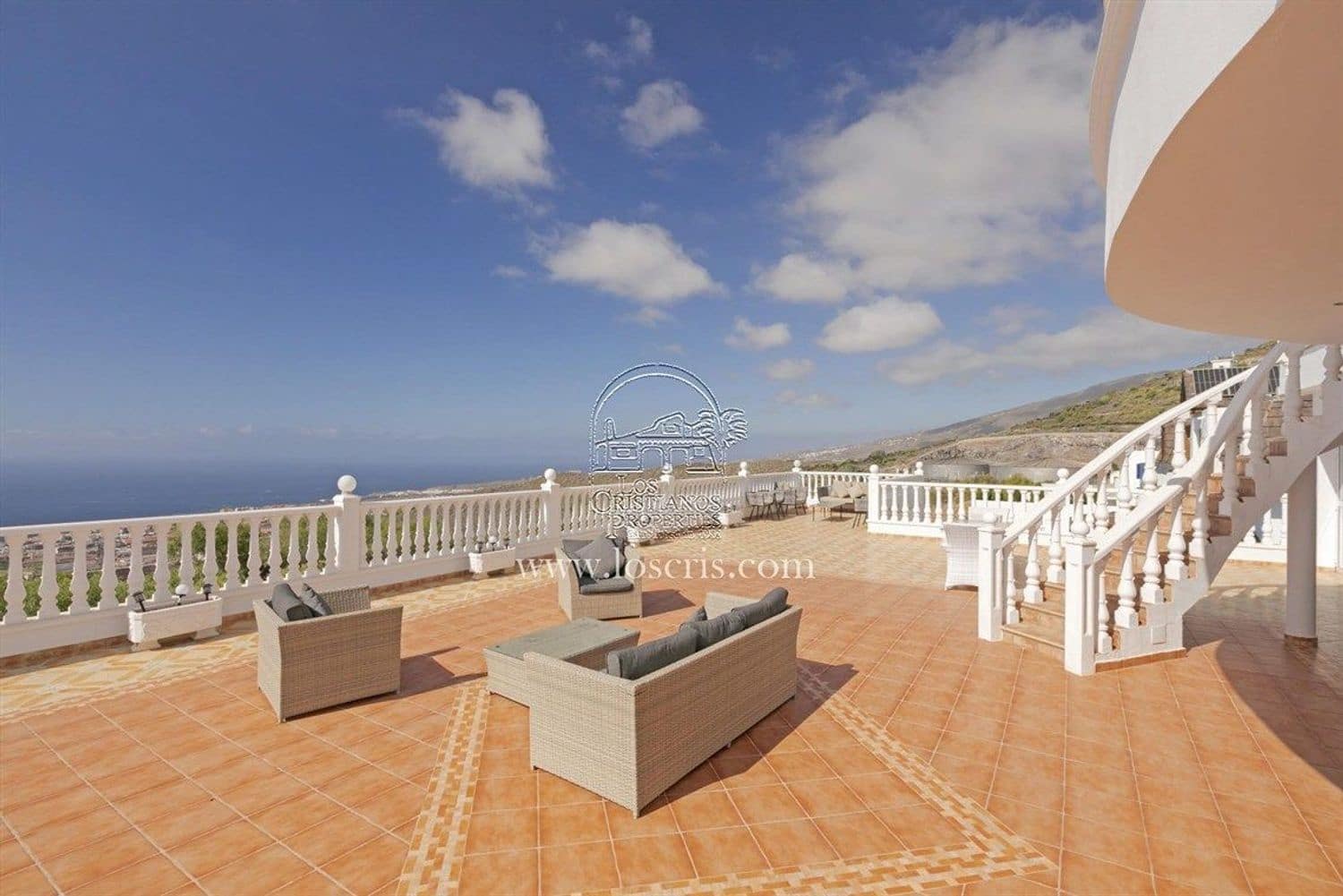 8 chambre Villa/Maison à vendre à Costa Adeje avec piscine garage - 1 450 000 € (Ref: 9673719)