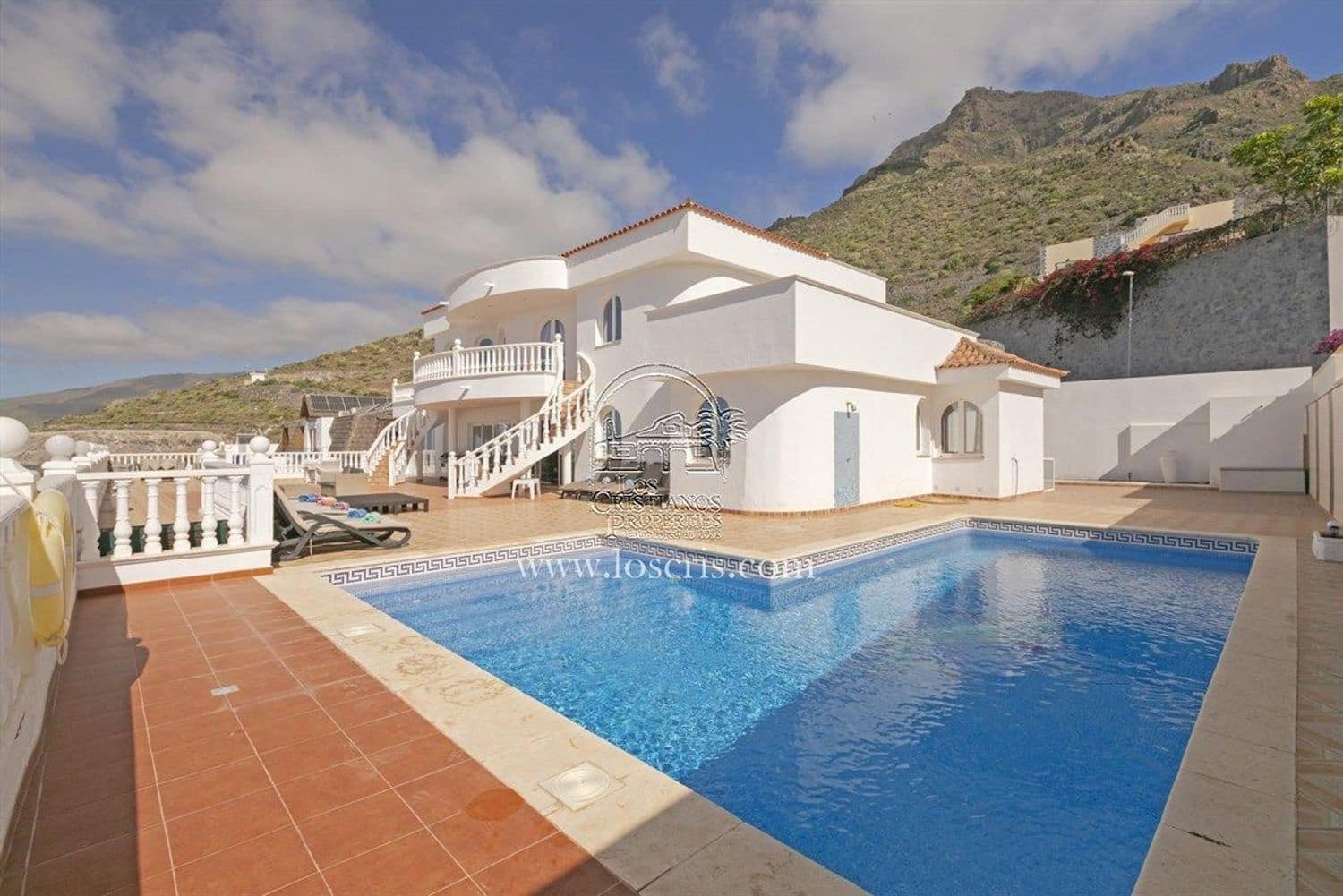 8 chambre Villa/Maison à vendre à Costa Adeje avec piscine garage - 1 450 000 € (Ref: 9673719)