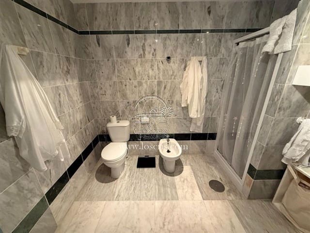 Leilighet til salgs i Los Cristianos, Arona med svømmebasseng garasje - € 299 000 (Ref: 9798521)