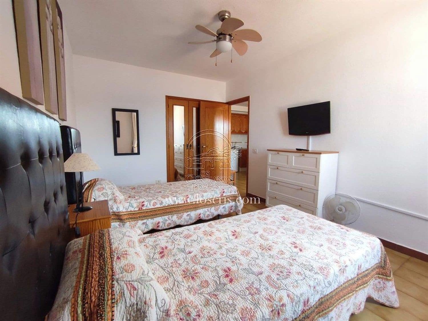 1 soverom Leilighet til salgs i Los Cristianos med svømmebasseng garasje - € 265 000 (Ref: 9828251)