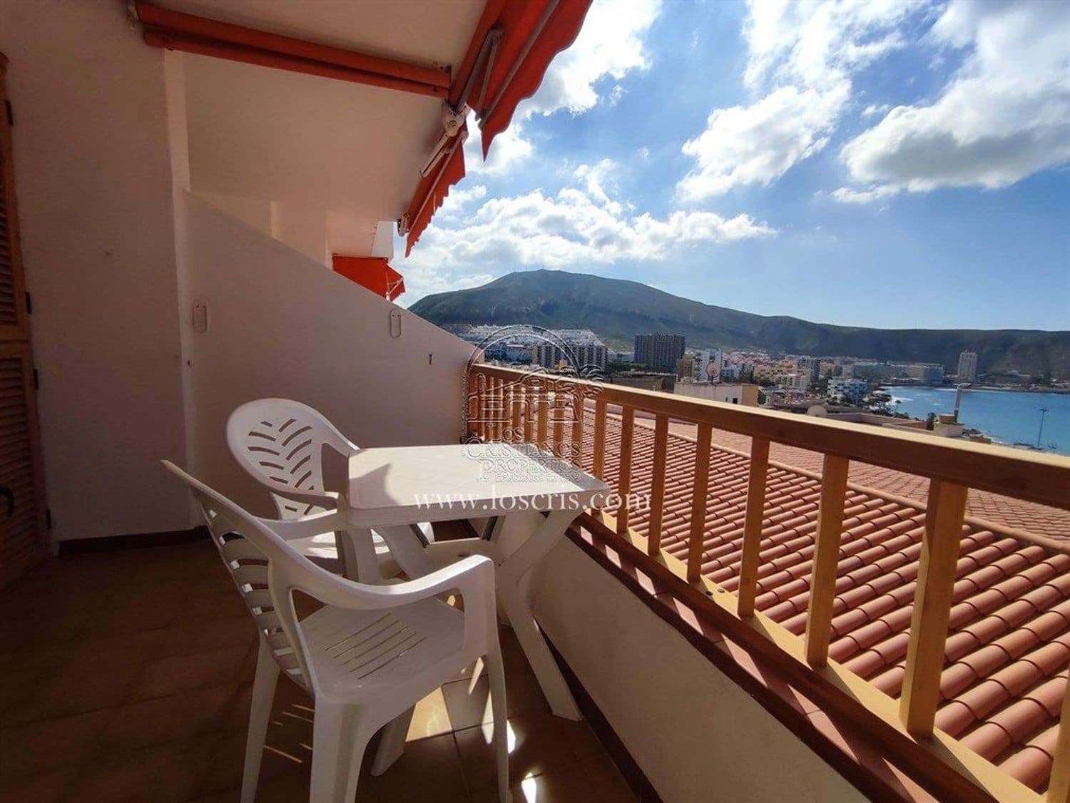 1 soverom Leilighet til salgs i Los Cristianos med svømmebasseng garasje - € 265 000 (Ref: 9828251)
