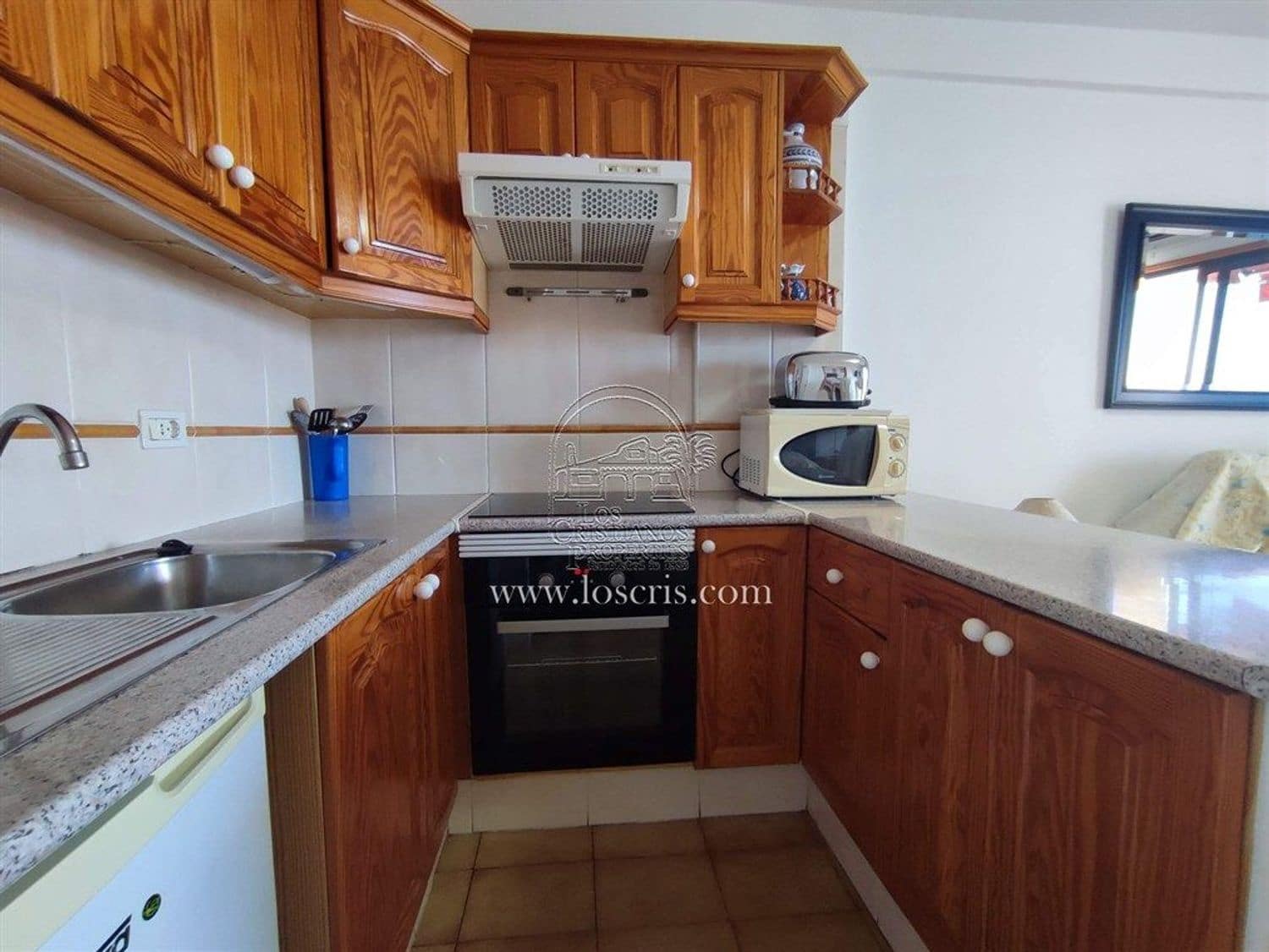 1 soverom Leilighet til salgs i Los Cristianos med svømmebasseng garasje - € 265 000 (Ref: 9828251)