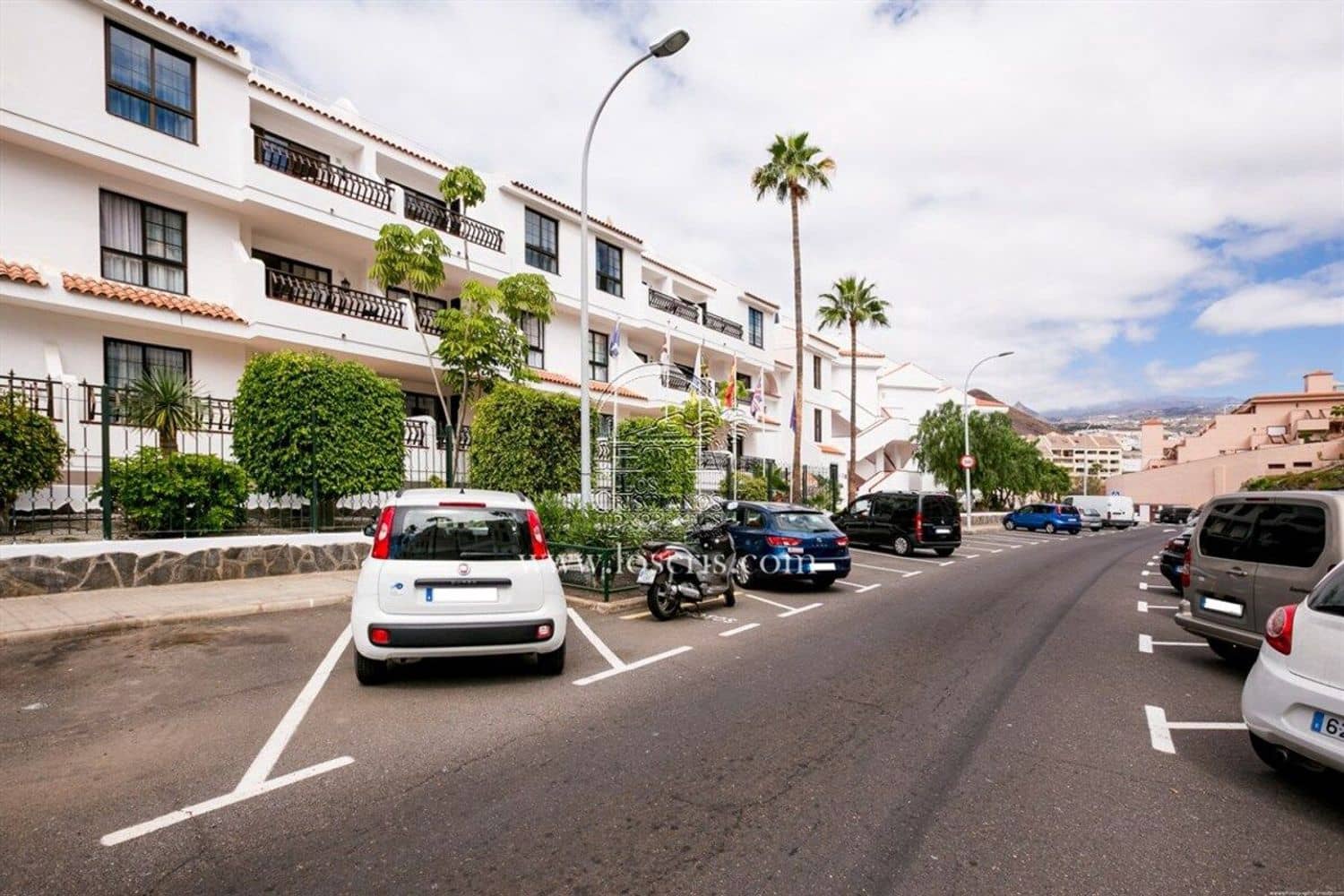 1 soverom Leilighet til salgs i Los Cristianos med svømmebasseng garasje - € 279 000 (Ref: 9877777)