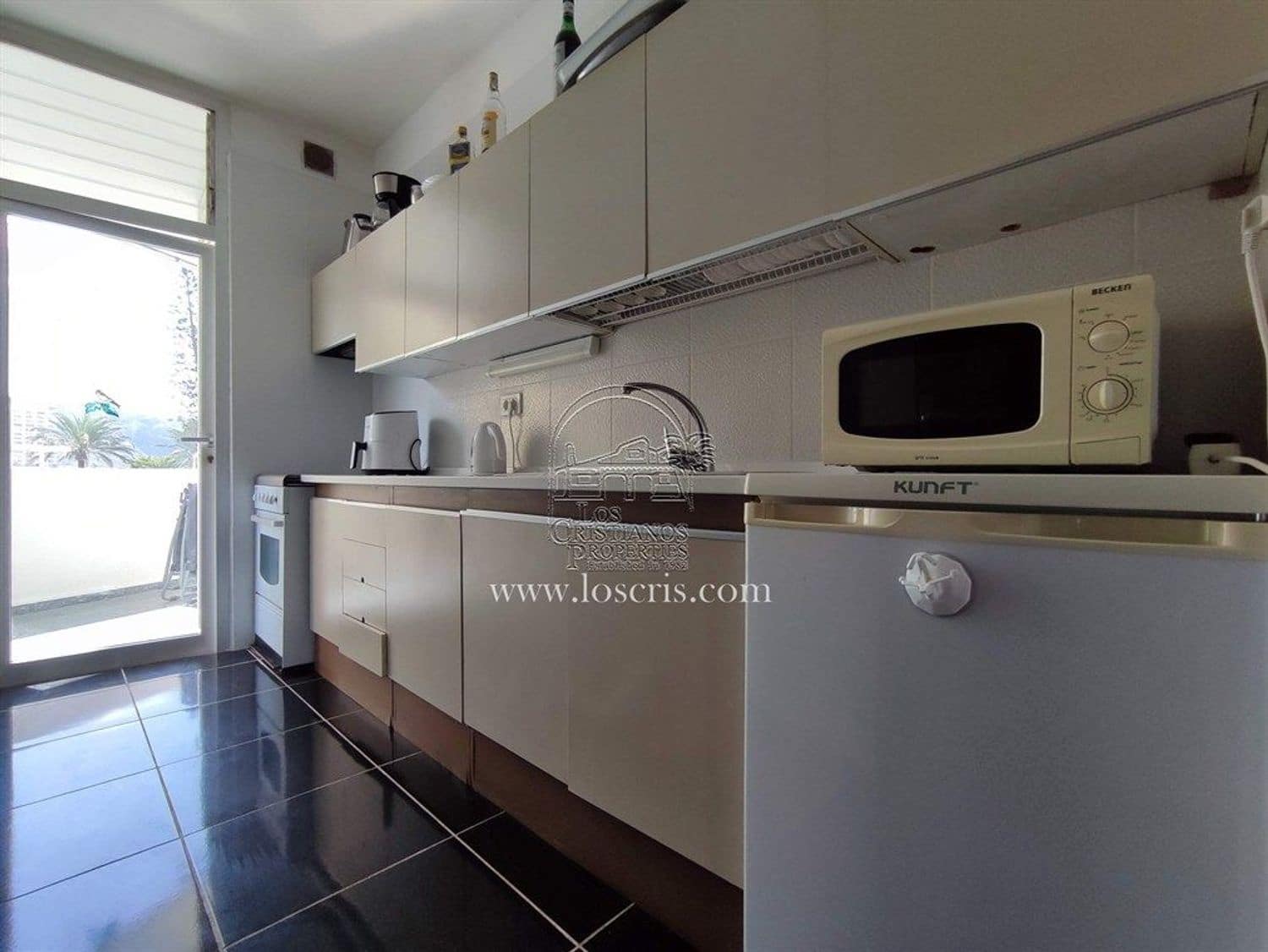 Huoneisto myytävänä paikassa Los Cristianos mukana uima-altaan 
autotalli - 275 000 € (Ref: 9888643)