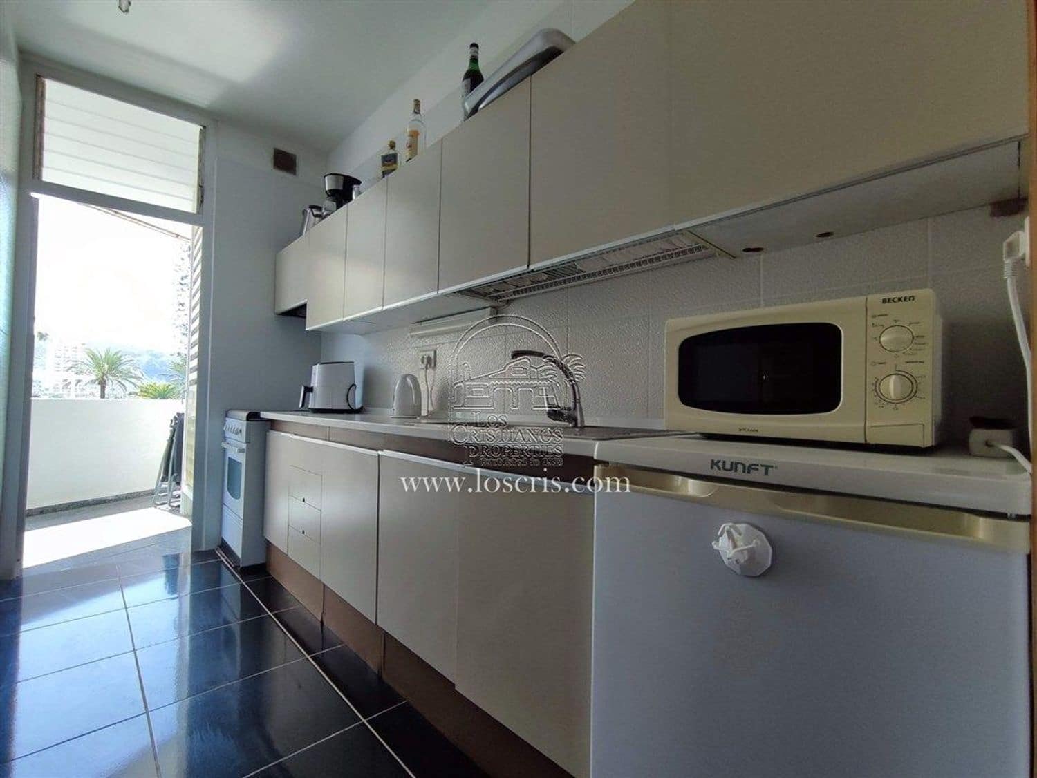Huoneisto myytävänä paikassa Los Cristianos mukana uima-altaan 
autotalli - 275 000 € (Ref: 9888643)