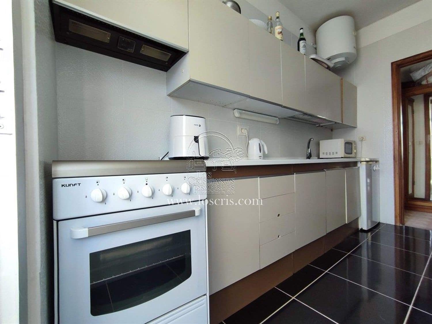Huoneisto myytävänä paikassa Los Cristianos mukana uima-altaan 
autotalli - 275 000 € (Ref: 9888643)