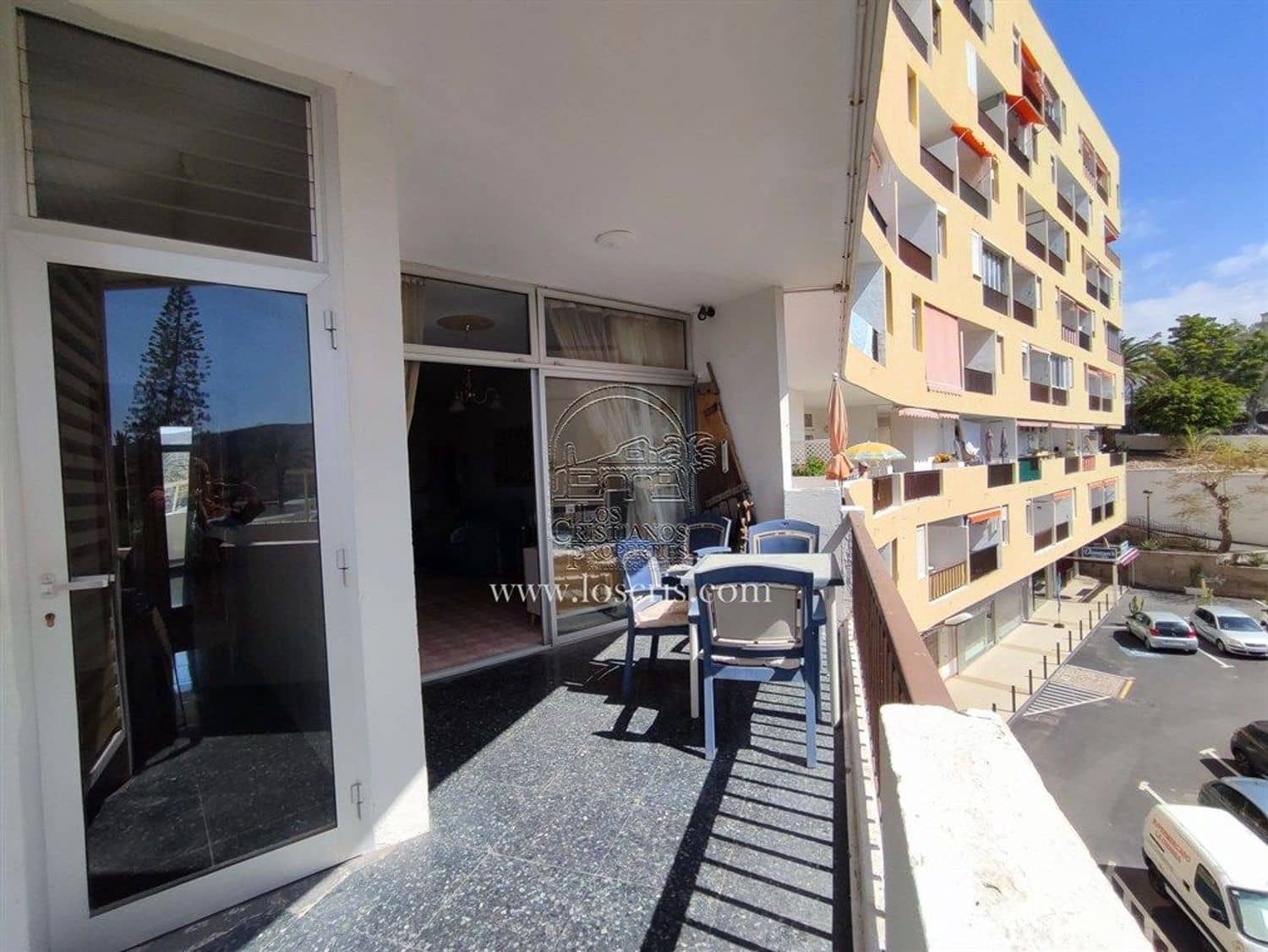 Huoneisto myytävänä paikassa Los Cristianos mukana uima-altaan 
autotalli - 275 000 € (Ref: 9888643)