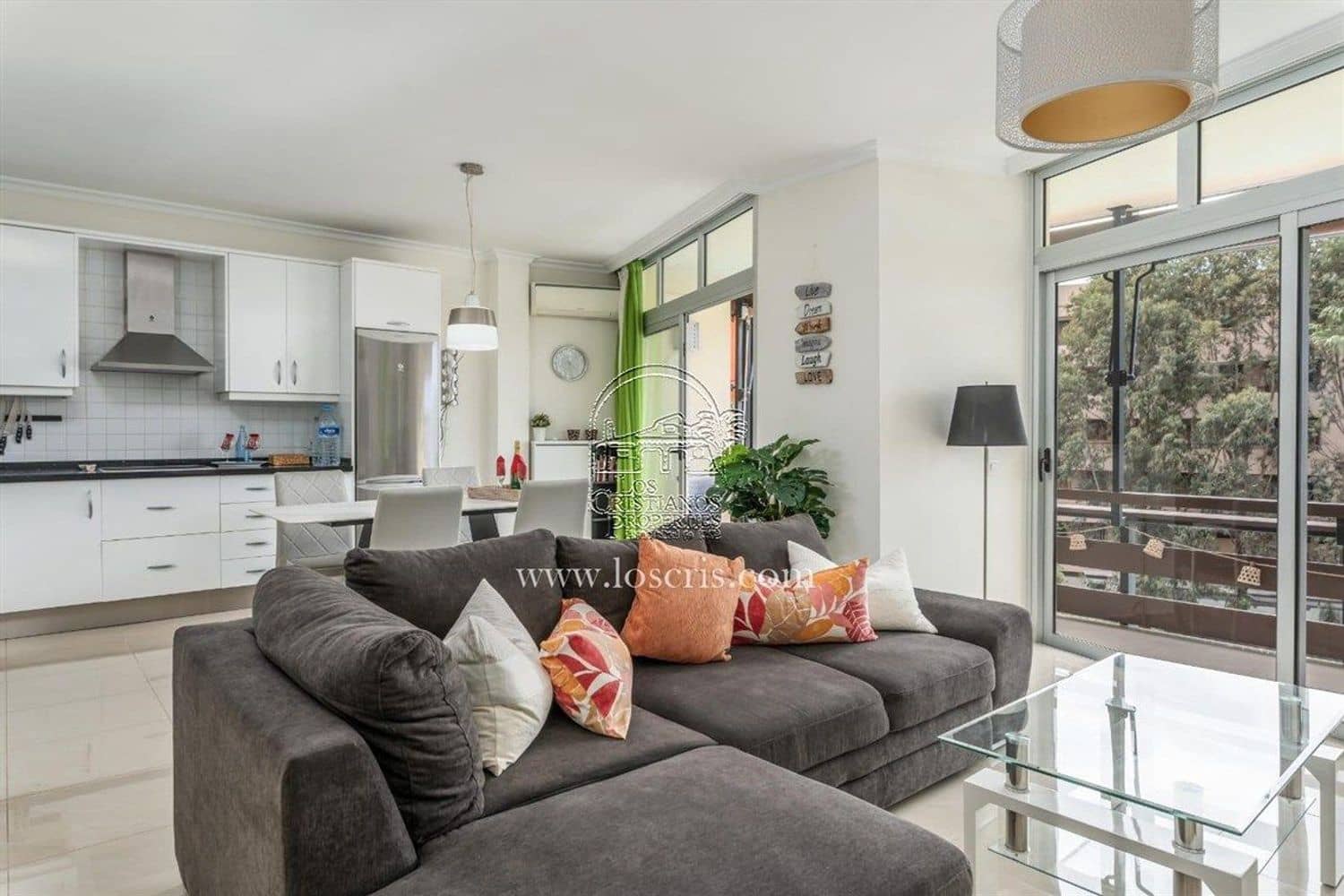 2 soverom Leilighet til salgs i Los Cristianos med svømmebasseng garasje - € 730 000 (Ref: 9909885)