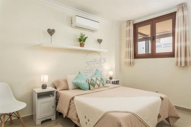 2 soverom Leilighet til salgs i Los Cristianos, Arona med svømmebasseng garasje - € 730 000 (Ref: 9909885)