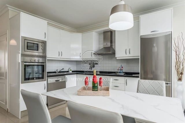 2 soverom Leilighet til salgs i Los Cristianos, Arona med svømmebasseng garasje - € 730 000 (Ref: 9909885)