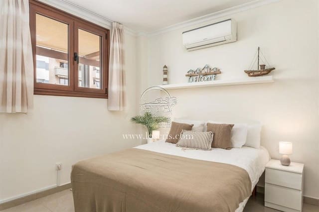 2 soverom Leilighet til salgs i Los Cristianos, Arona med svømmebasseng garasje - € 730 000 (Ref: 9909885)