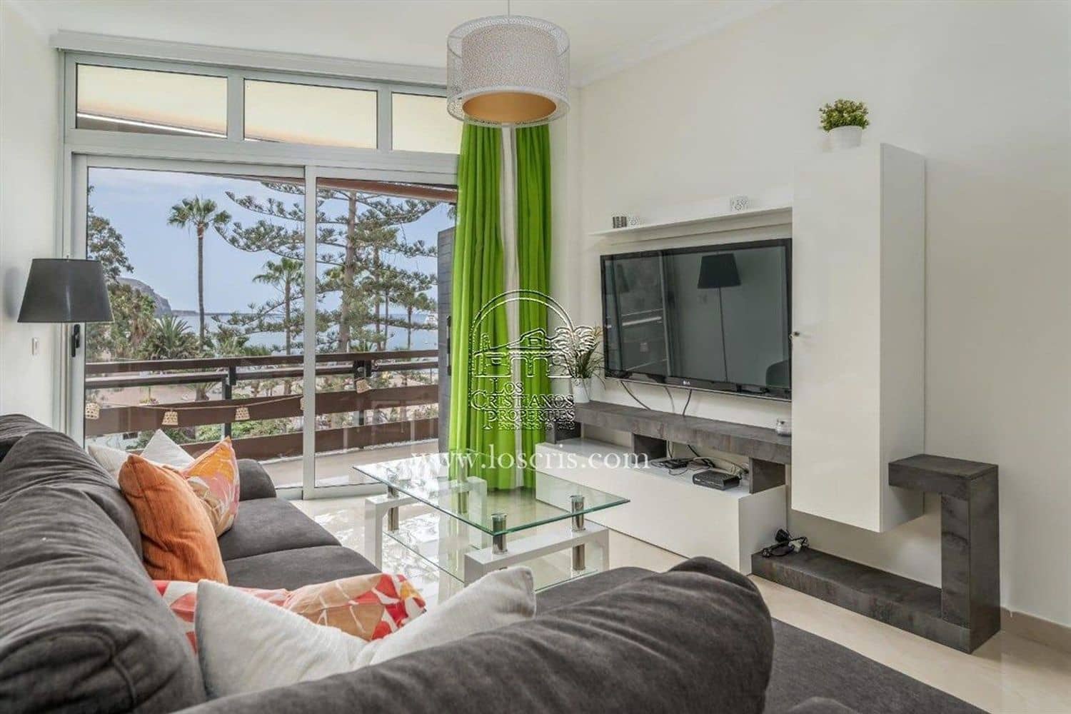 2 soverom Leilighet til salgs i Los Cristianos med svømmebasseng garasje - € 730 000 (Ref: 9909885)