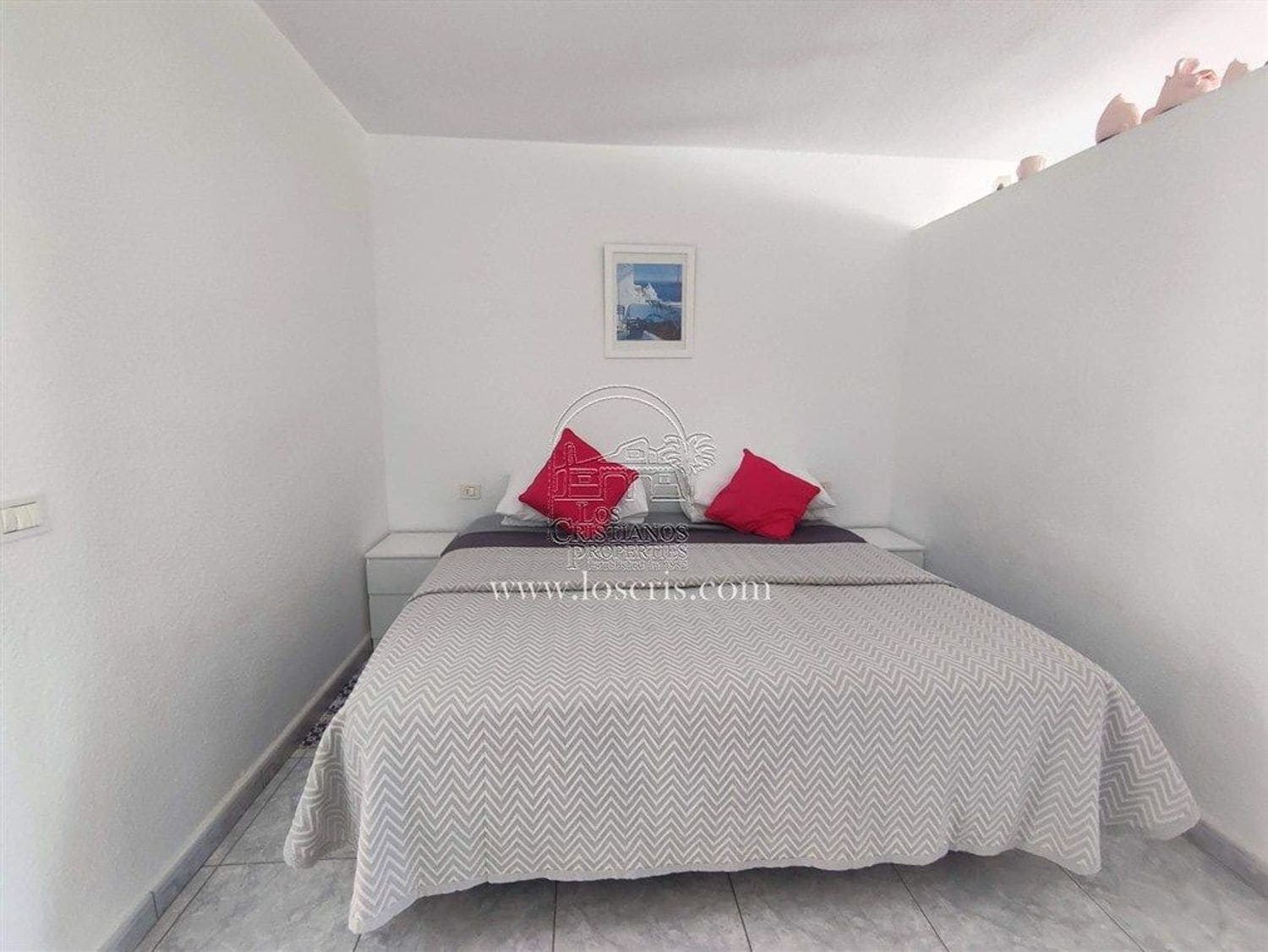 Apartment for sale in Los Cristianos with pool garage - € 220,000 (Ref: 9921651)