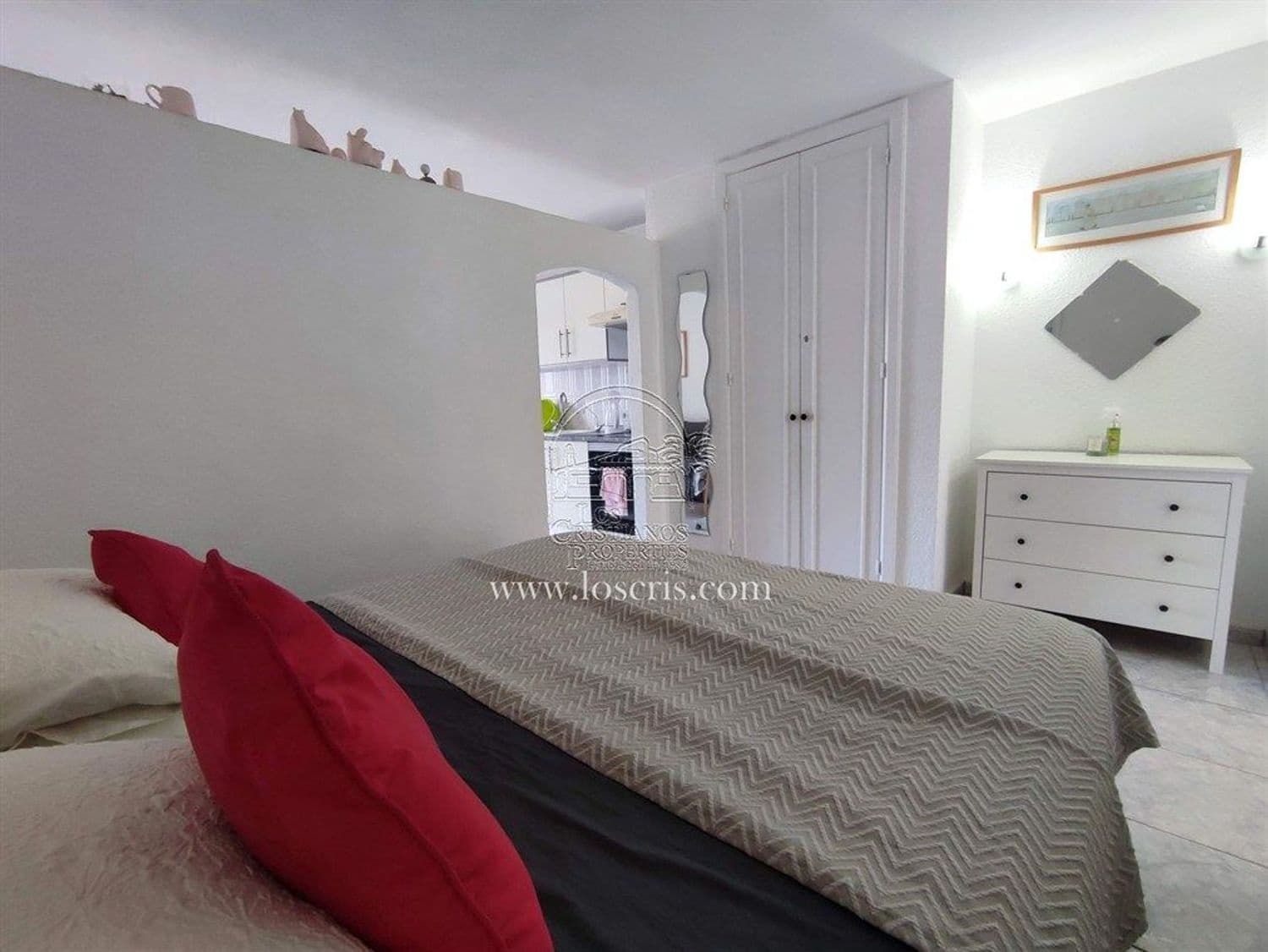 Apartment for sale in Los Cristianos with pool garage - € 220,000 (Ref: 9921651)