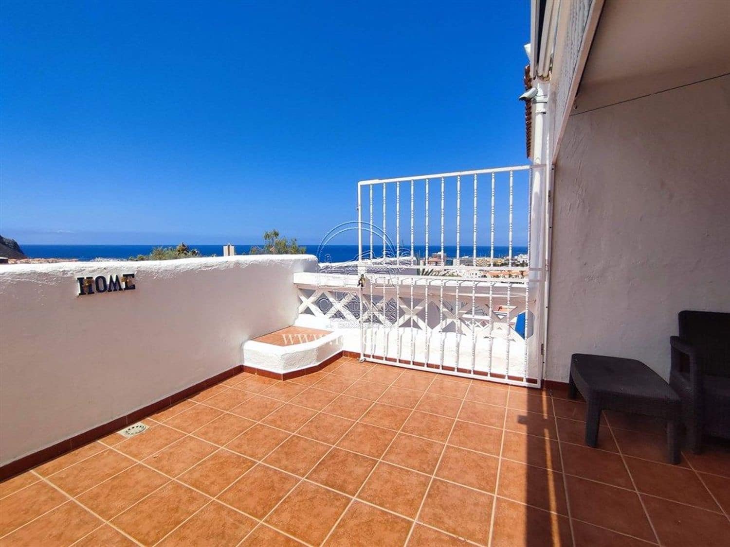 Apartment for sale in Los Cristianos with pool garage - € 220,000 (Ref: 9921651)