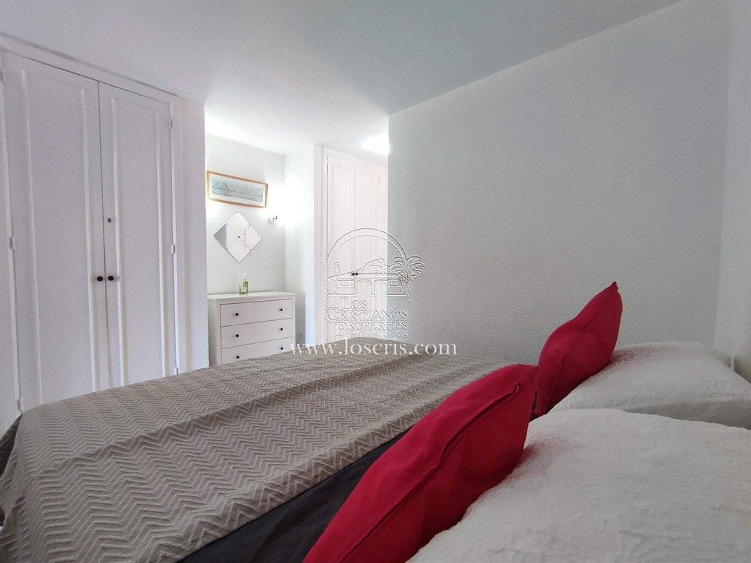 Apartment for sale in Los Cristianos with pool garage - € 220,000 (Ref: 9921651)