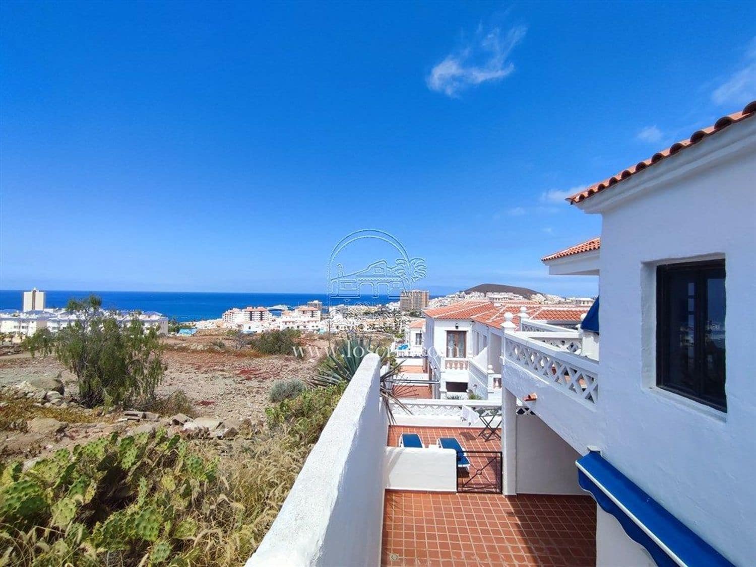 Apartment for sale in Los Cristianos with pool garage - € 220,000 (Ref: 9921651)