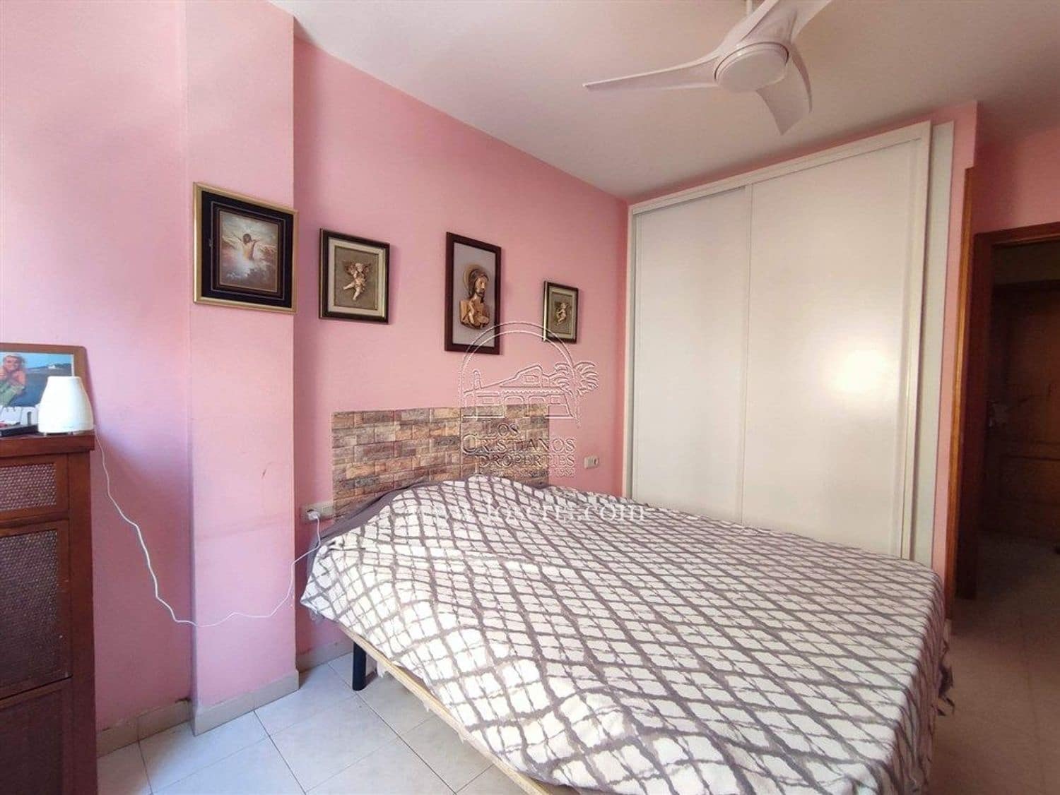 2 bedroom Apartment for sale in El Medano with garage - € 420,000 (Ref: 9935479)