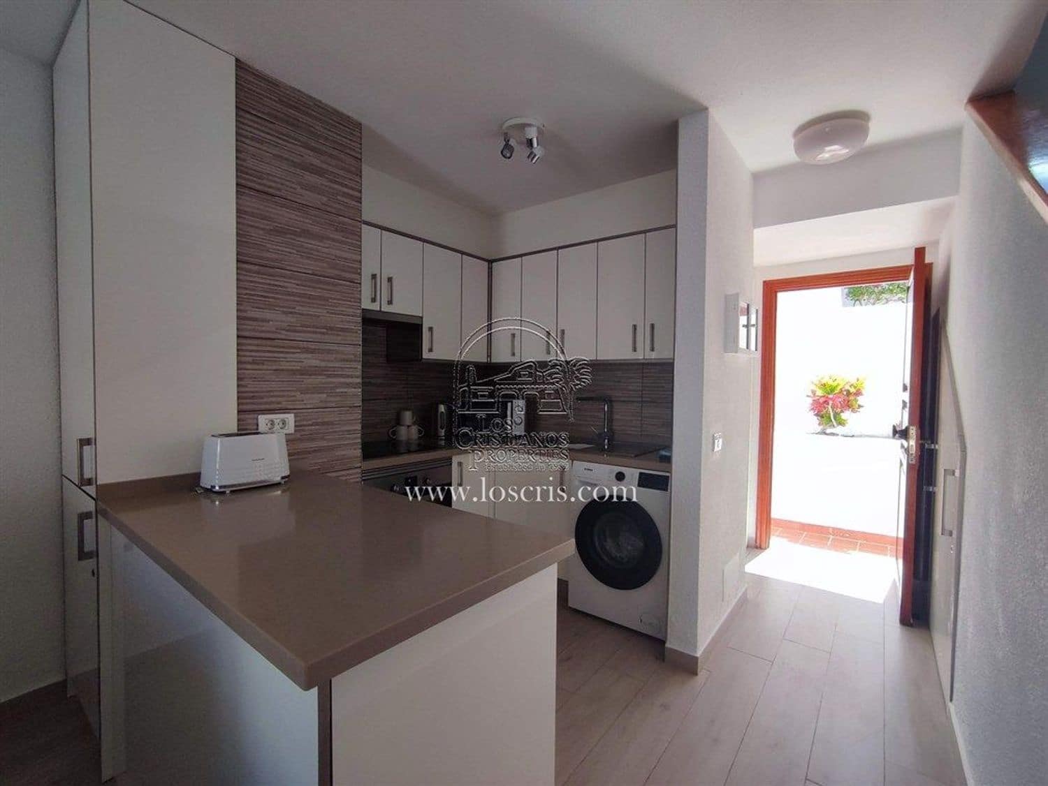 1 bedroom Apartment for sale in Los Cristianos with garage - € 289,000 (Ref: 9935480)